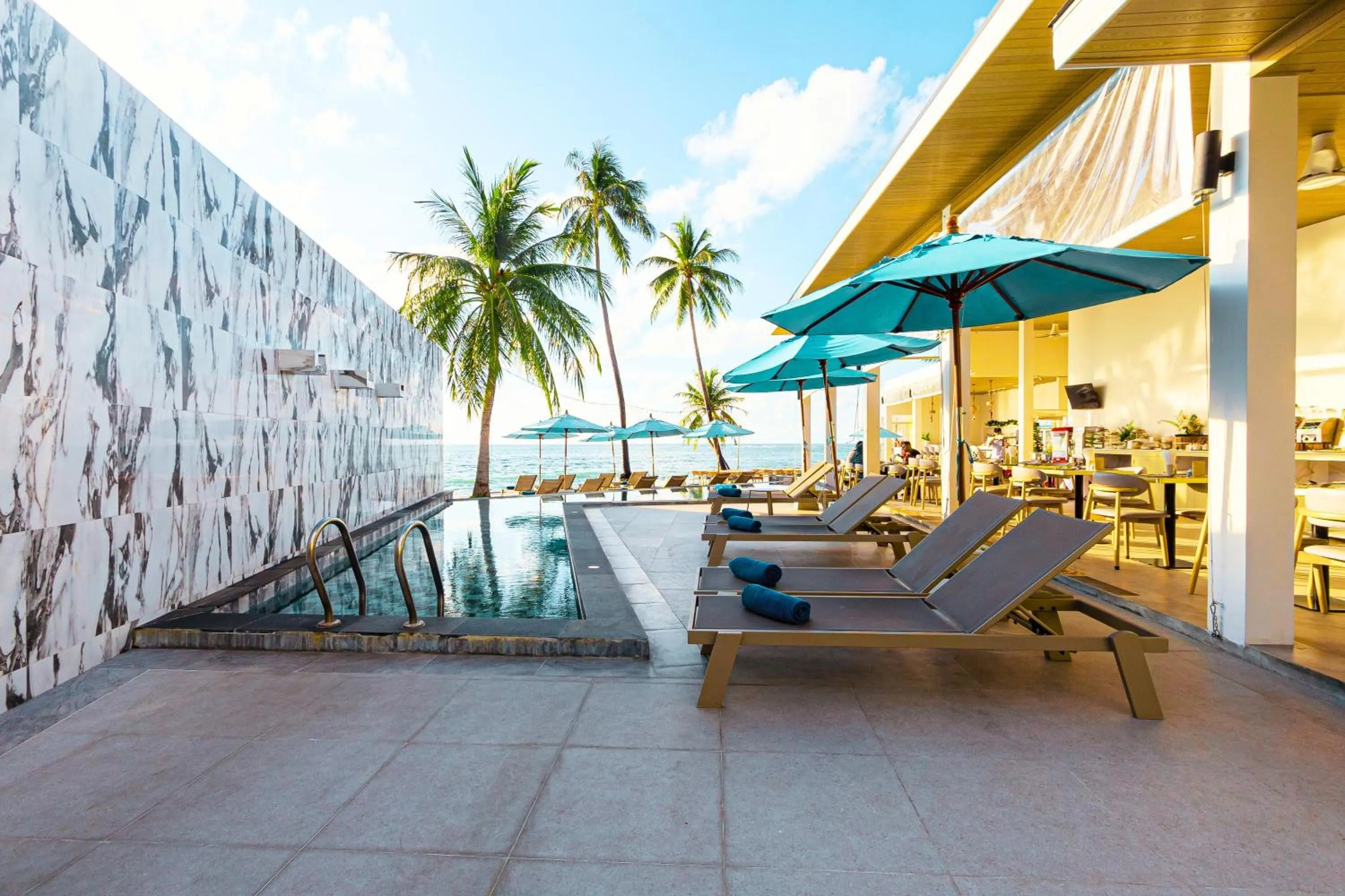 Restaurant/places to eat in Three Trees Samui Resort - Sarocha Villa