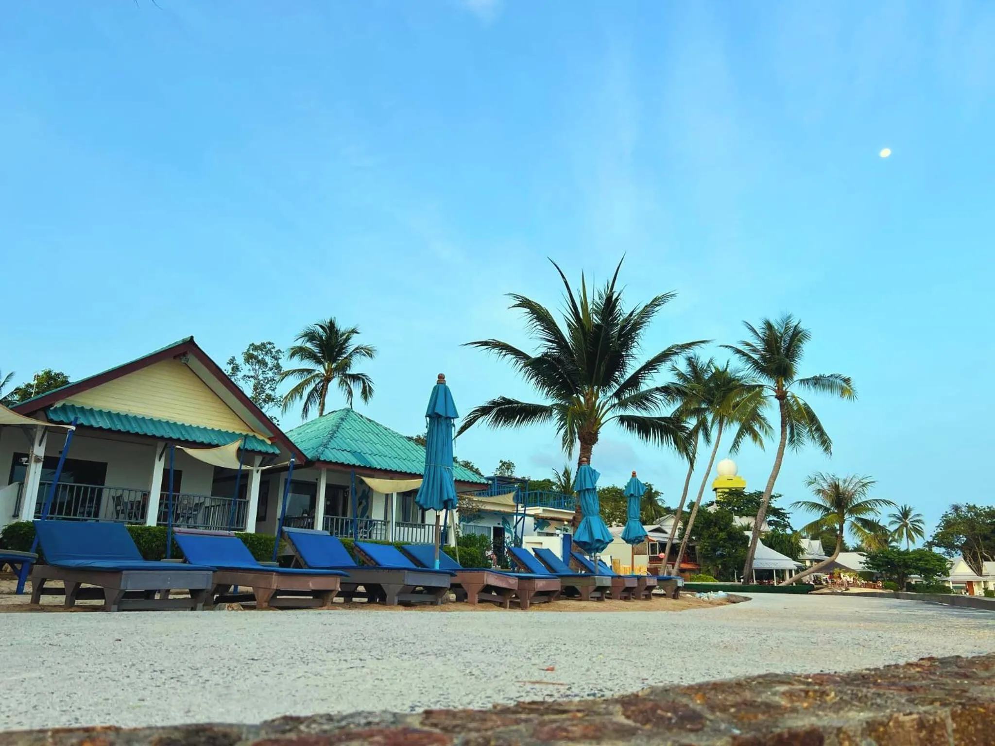 Inner courtyard view in Three Trees Samui Resort - Sarocha Villa