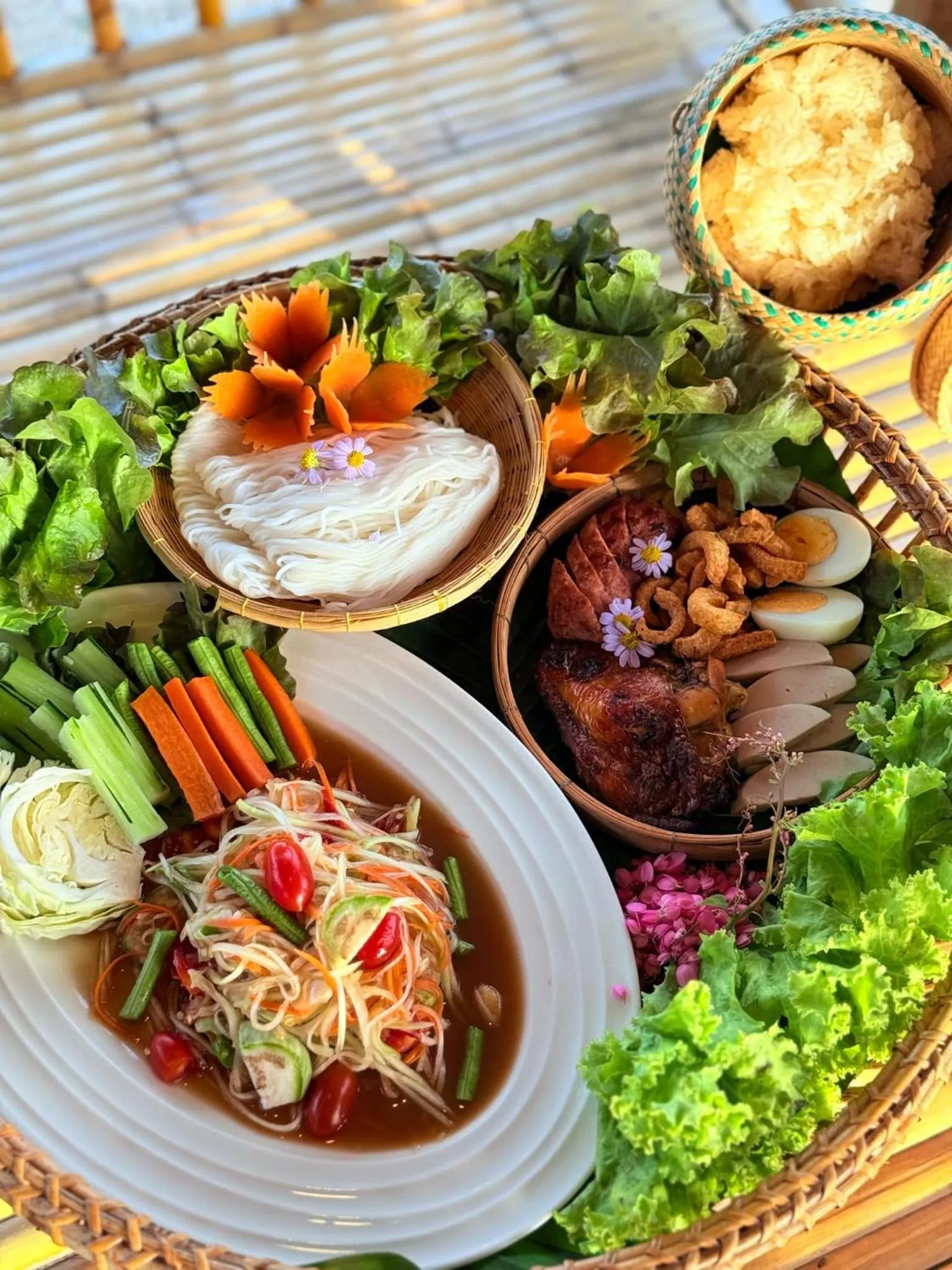 Restaurant/places to eat in Three Trees Samui Resort - Sarocha Villa