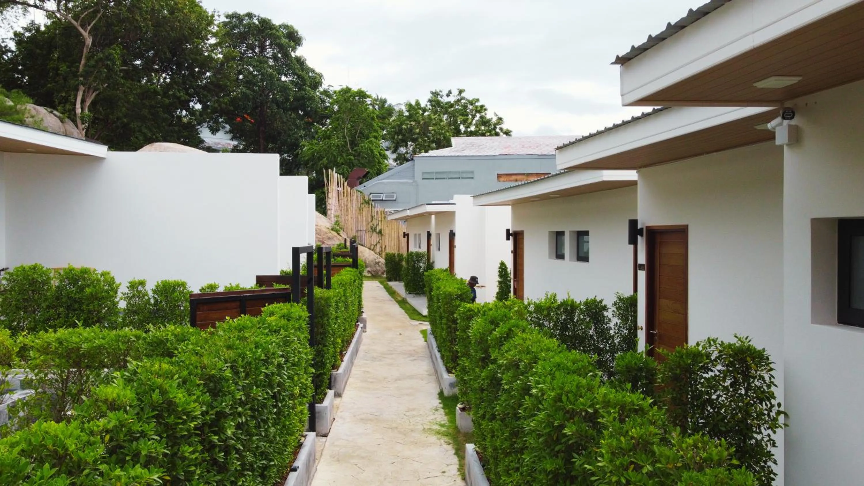 Property building in Three Trees Samui Resort - Sarocha Villa