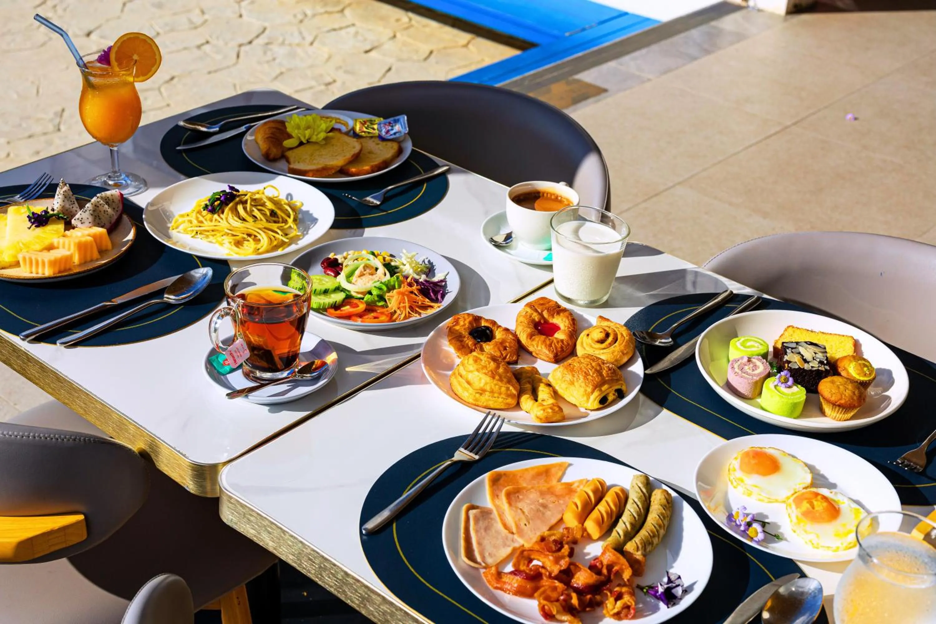 Restaurant/places to eat in Three Trees Samui Resort - Sarocha Villa