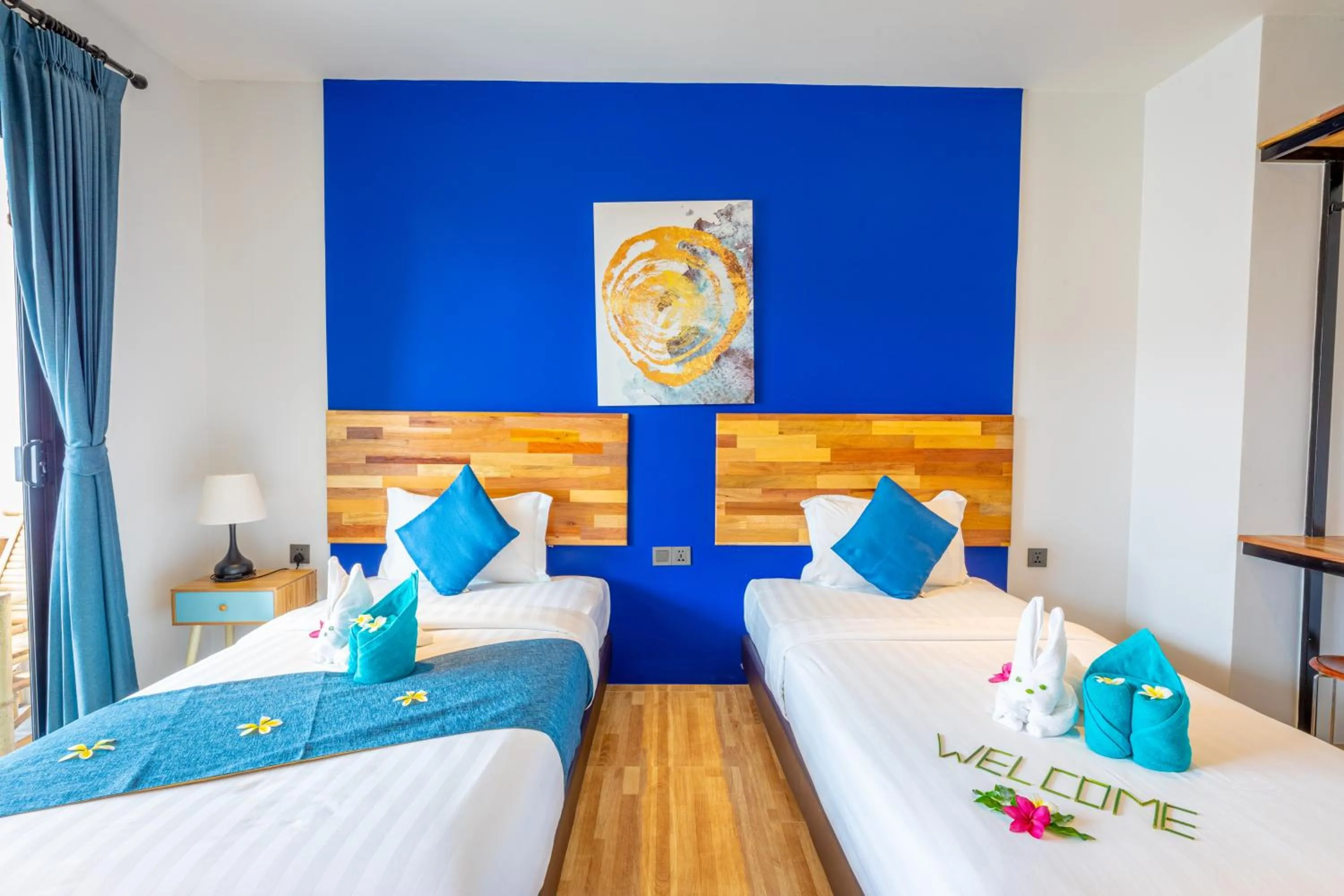 Bed in Three Trees Samui Resort - Sarocha Villa