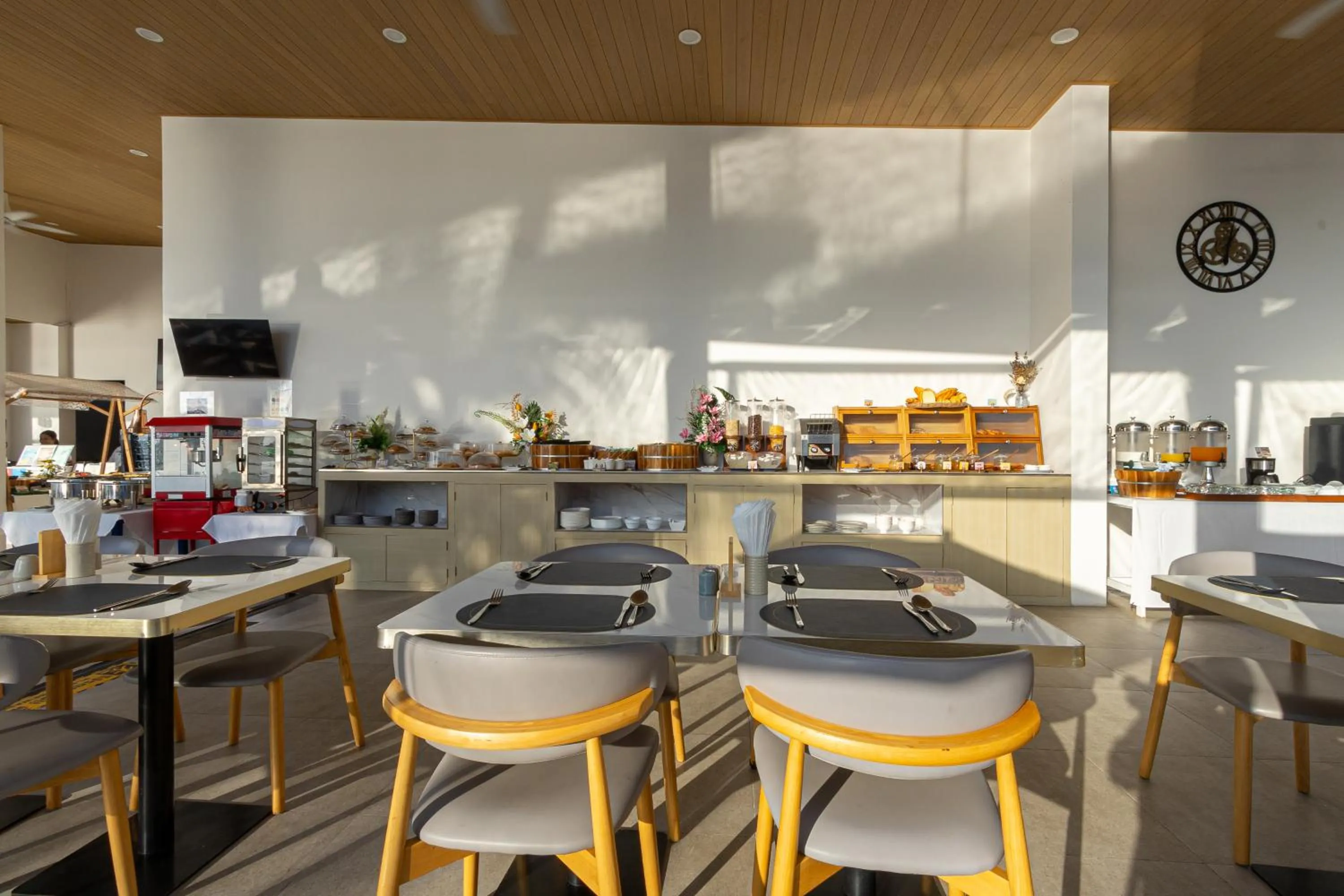 Restaurant/places to eat in Three Trees Samui Resort - Sarocha Villa