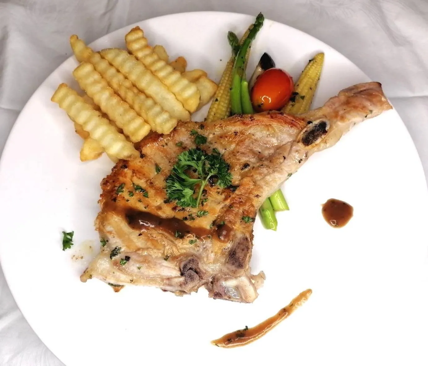 Food and drinks in Three Trees Samui Resort - Sarocha Villa