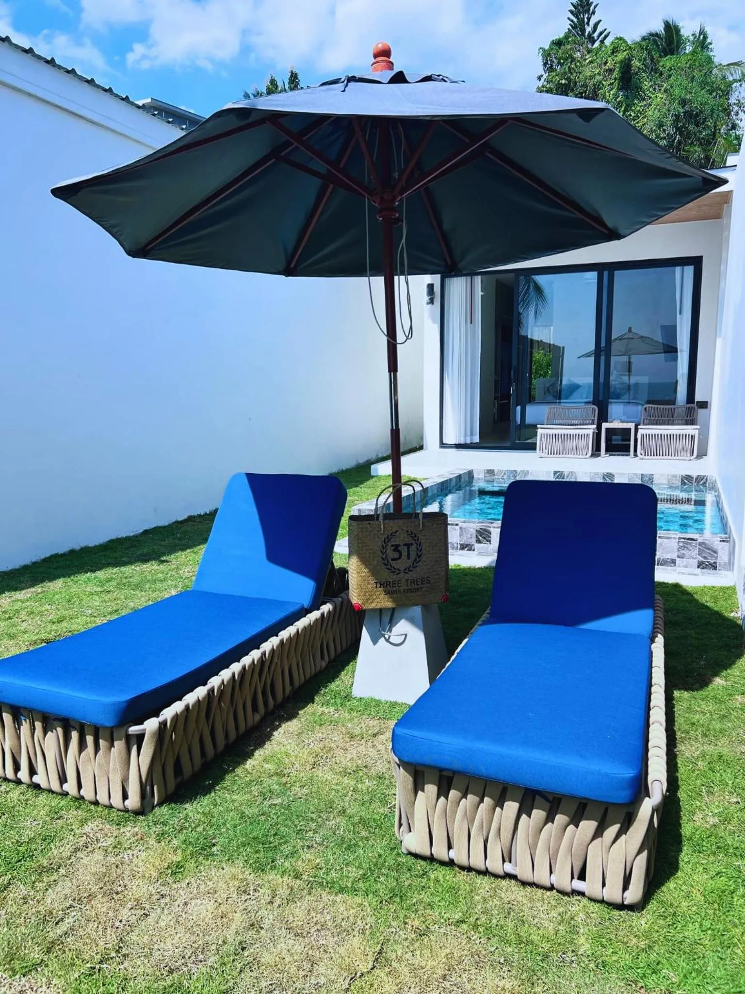 sunbed in Three Trees Samui Resort - Sarocha Villa