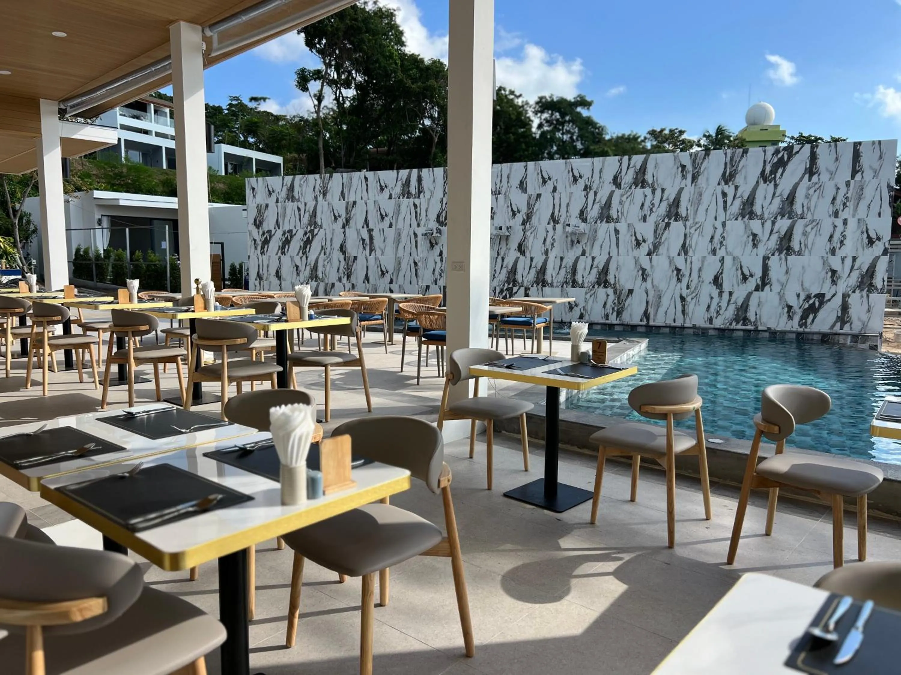 Restaurant/places to eat in Three Trees Samui Resort - Sarocha Villa