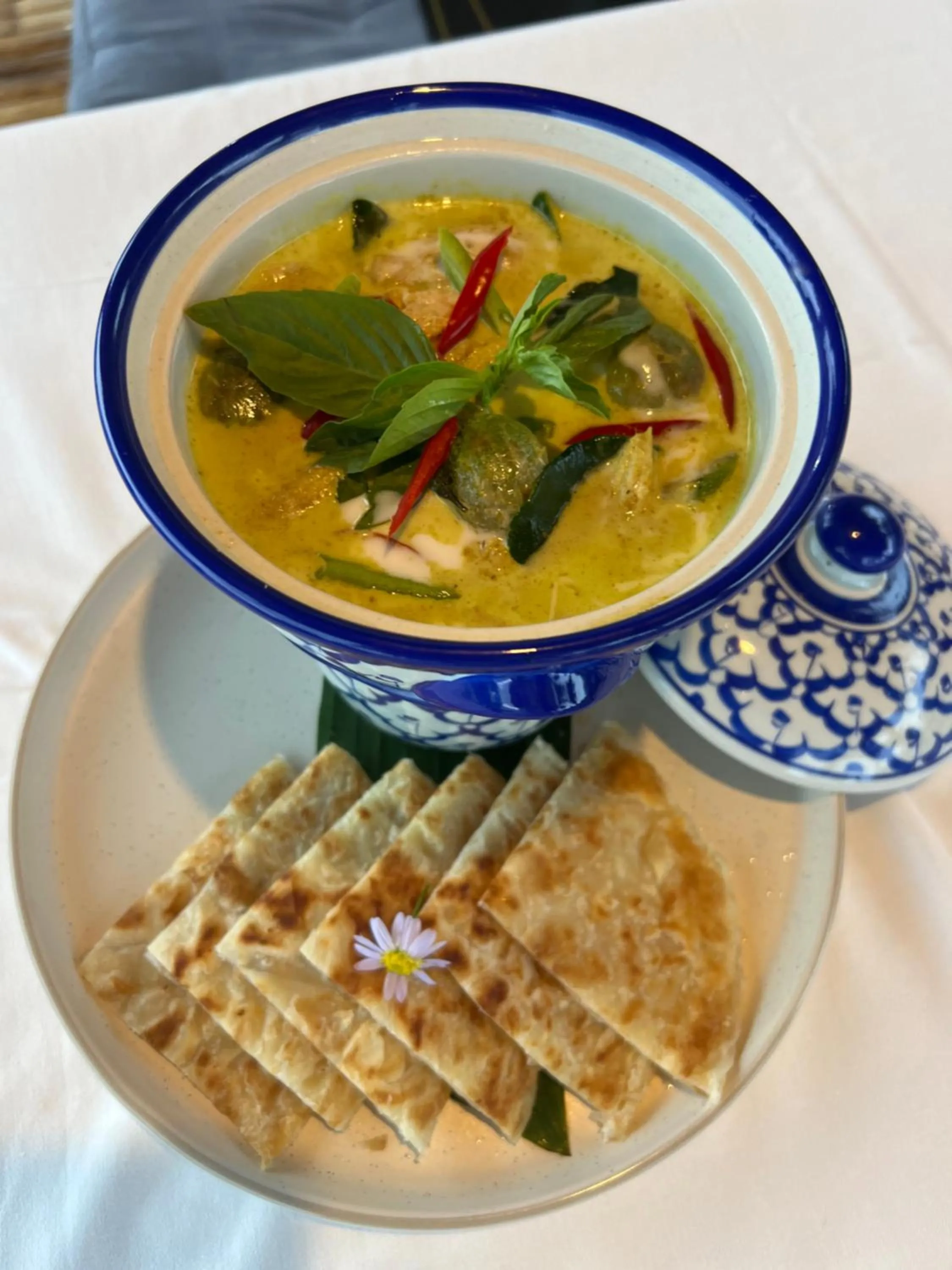 Food and drinks in Three Trees Samui Resort - Sarocha Villa