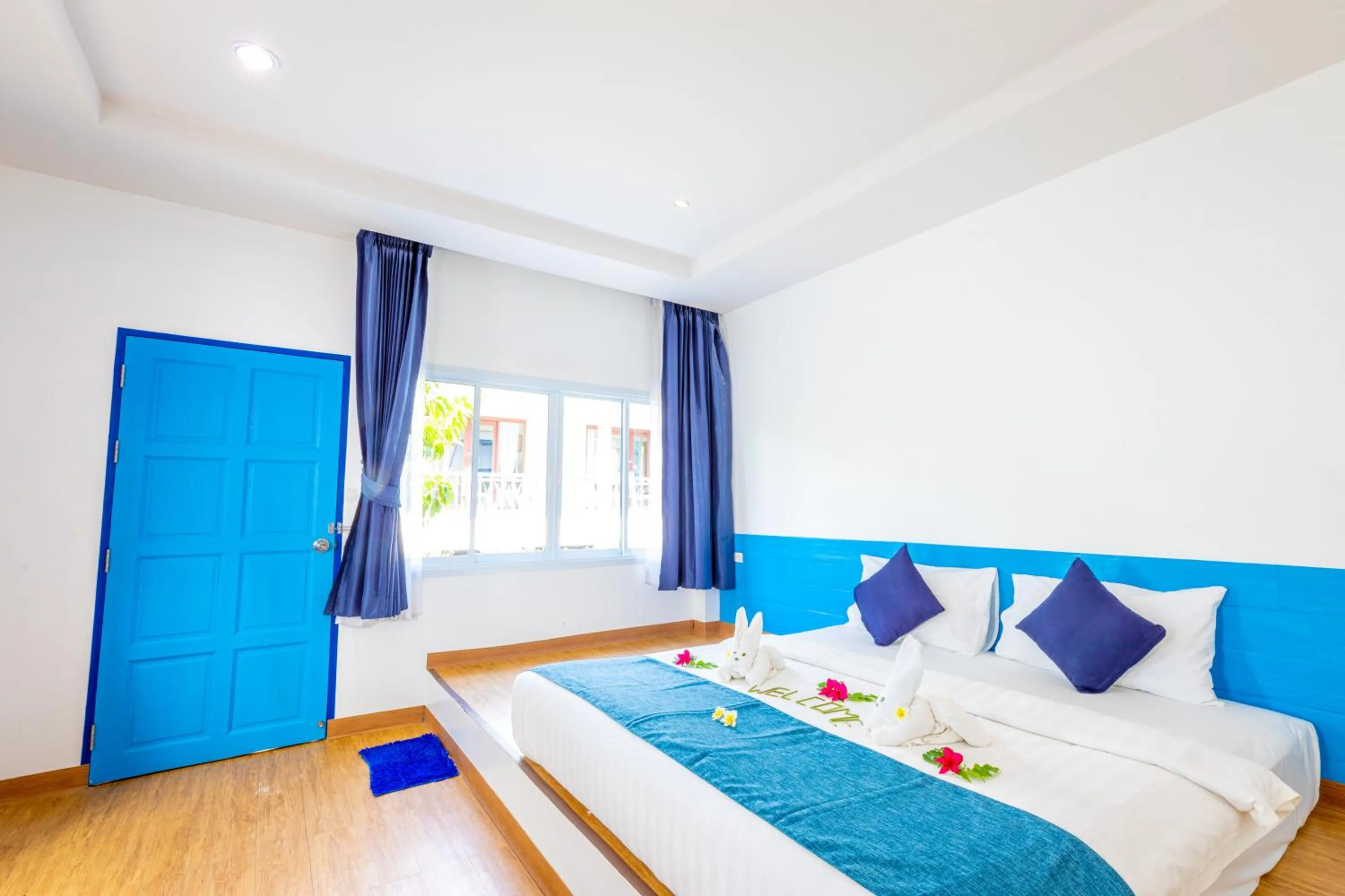 Bed in Three Trees Samui Resort - Sarocha Villa