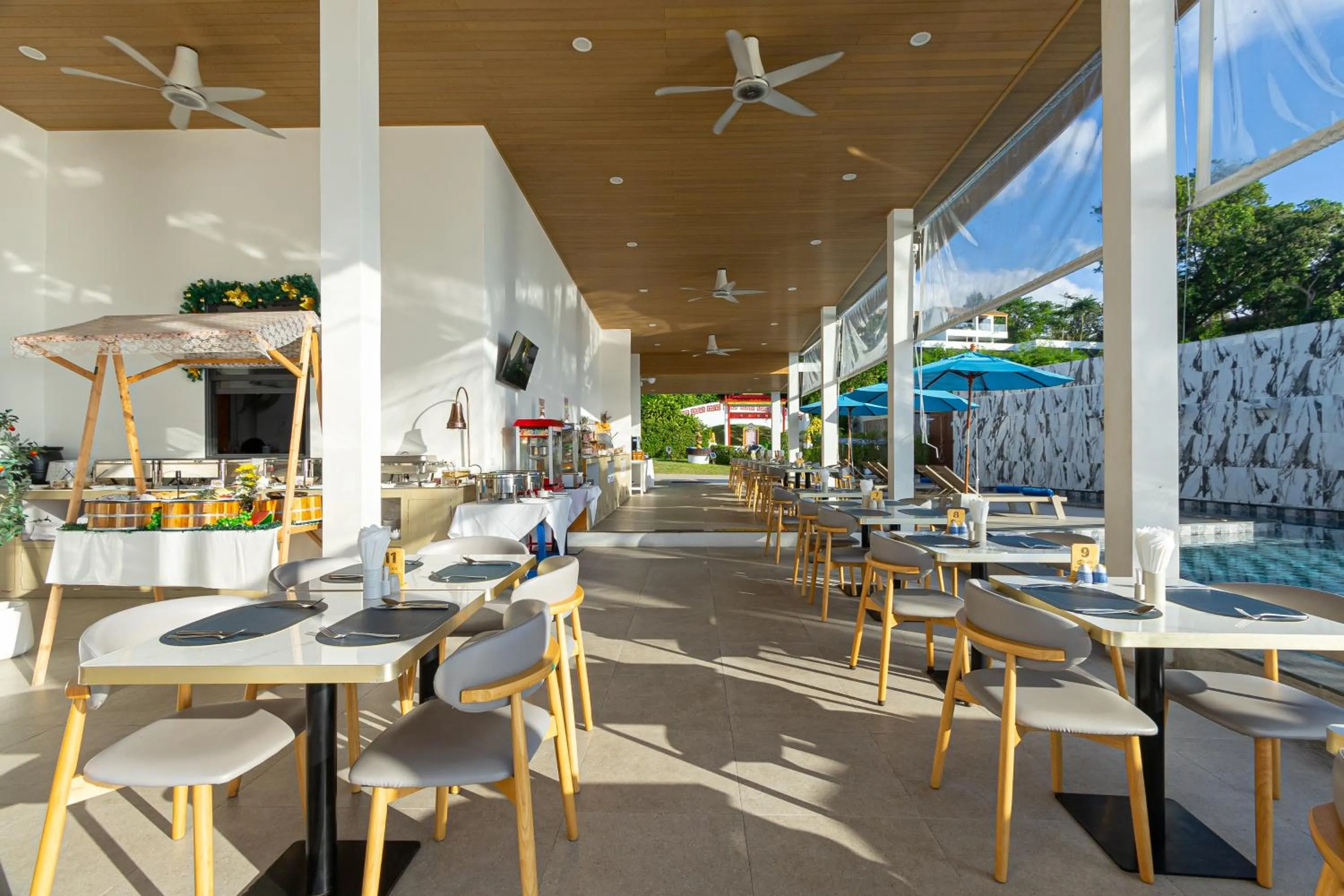 Restaurant/places to eat in Three Trees Samui Resort - Sarocha Villa