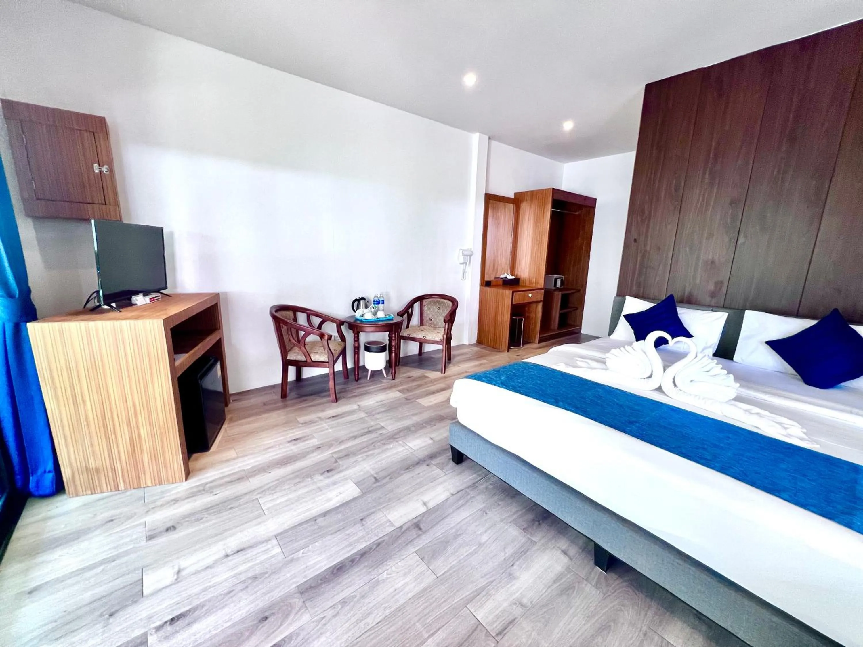 Bedroom, Bed in Three Trees Samui Resort - Sarocha Villa