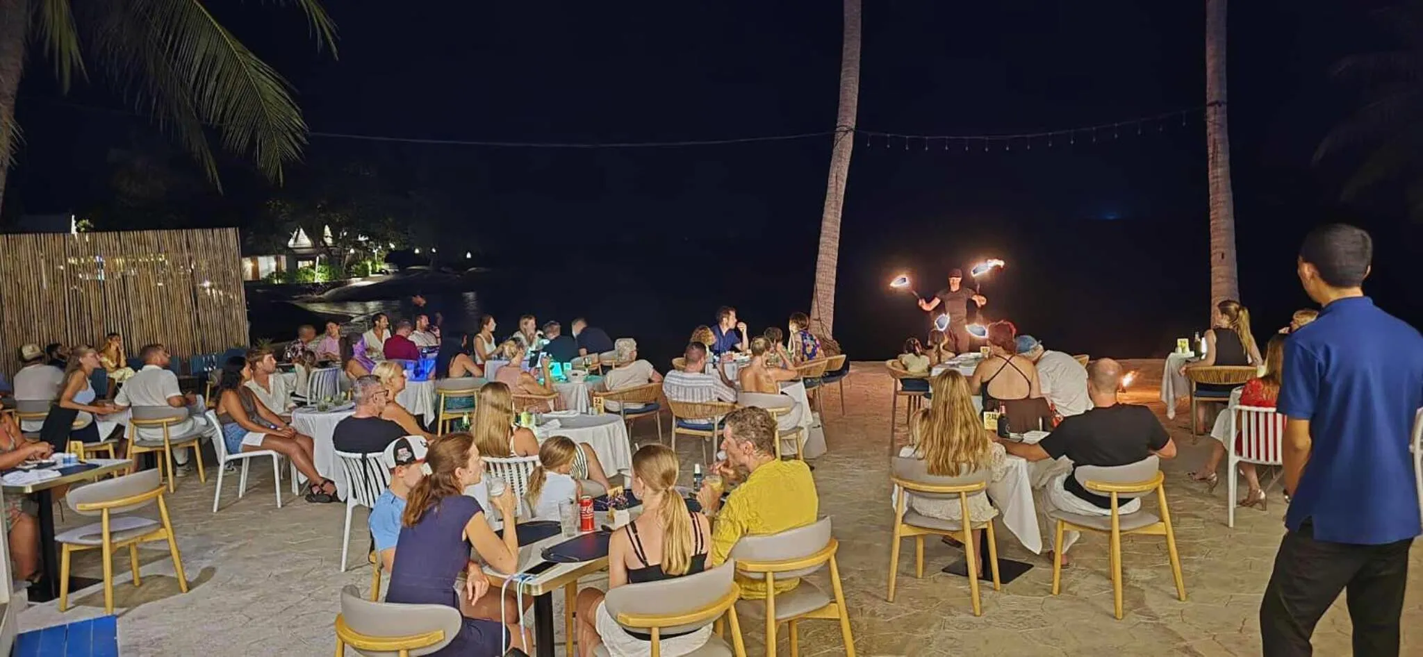 Restaurant/places to eat in Three Trees Samui Resort - Sarocha Villa