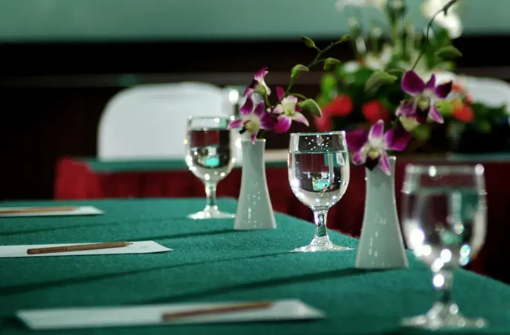 Decorative detail, Restaurant/Places to Eat in Grand Tropic Suites Hotel