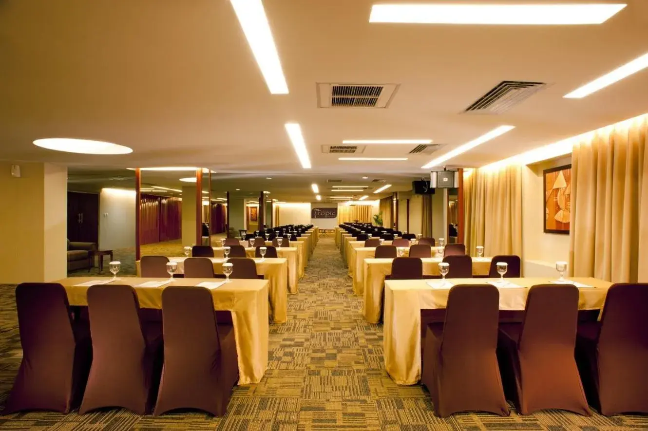 Business facilities in Grand Tropic Suites Hotel