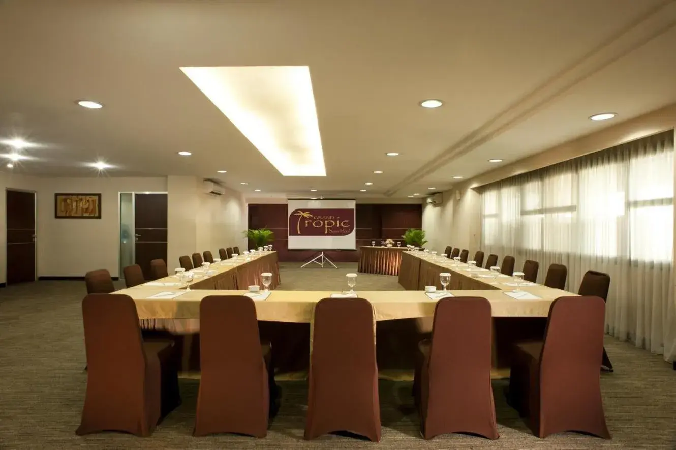 Business facilities in Grand Tropic Suites Hotel