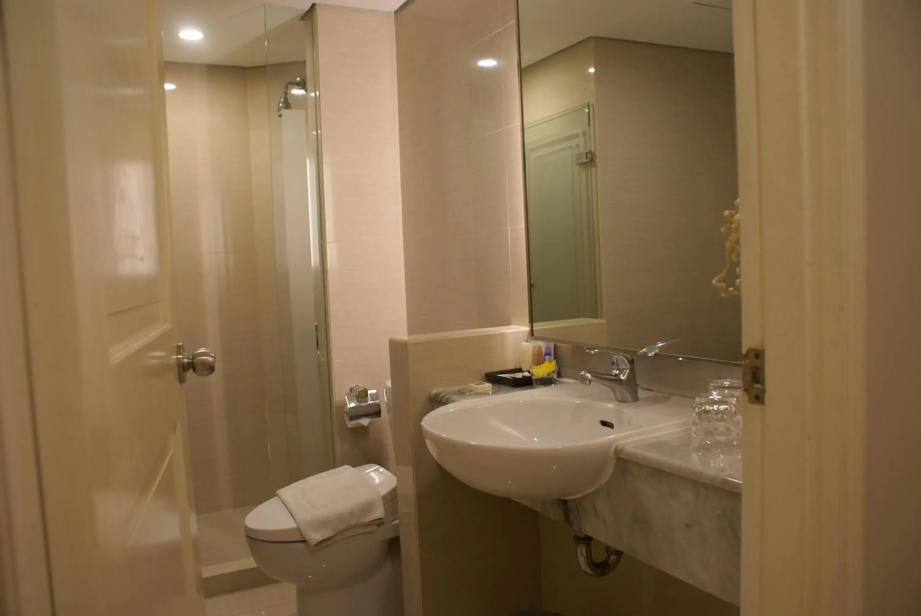 Bathroom in Grand Tropic Suites Hotel