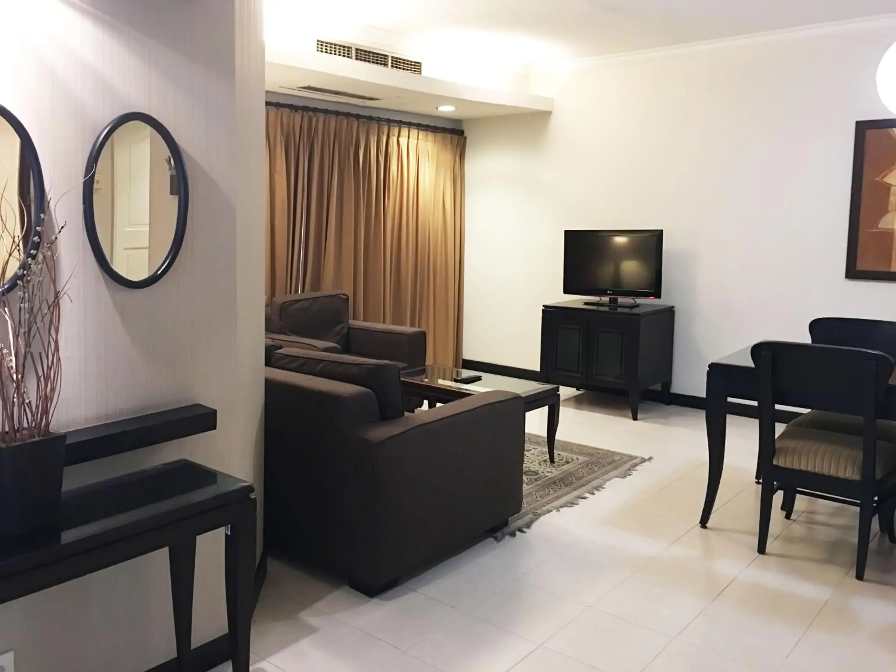 TV/Entertainment Center in Grand Tropic Suites Hotel