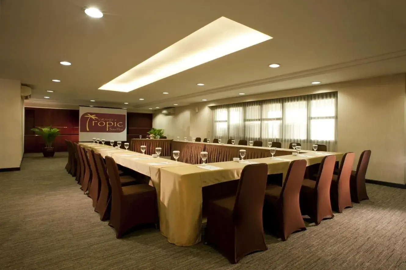 Business facilities in Grand Tropic Suites Hotel