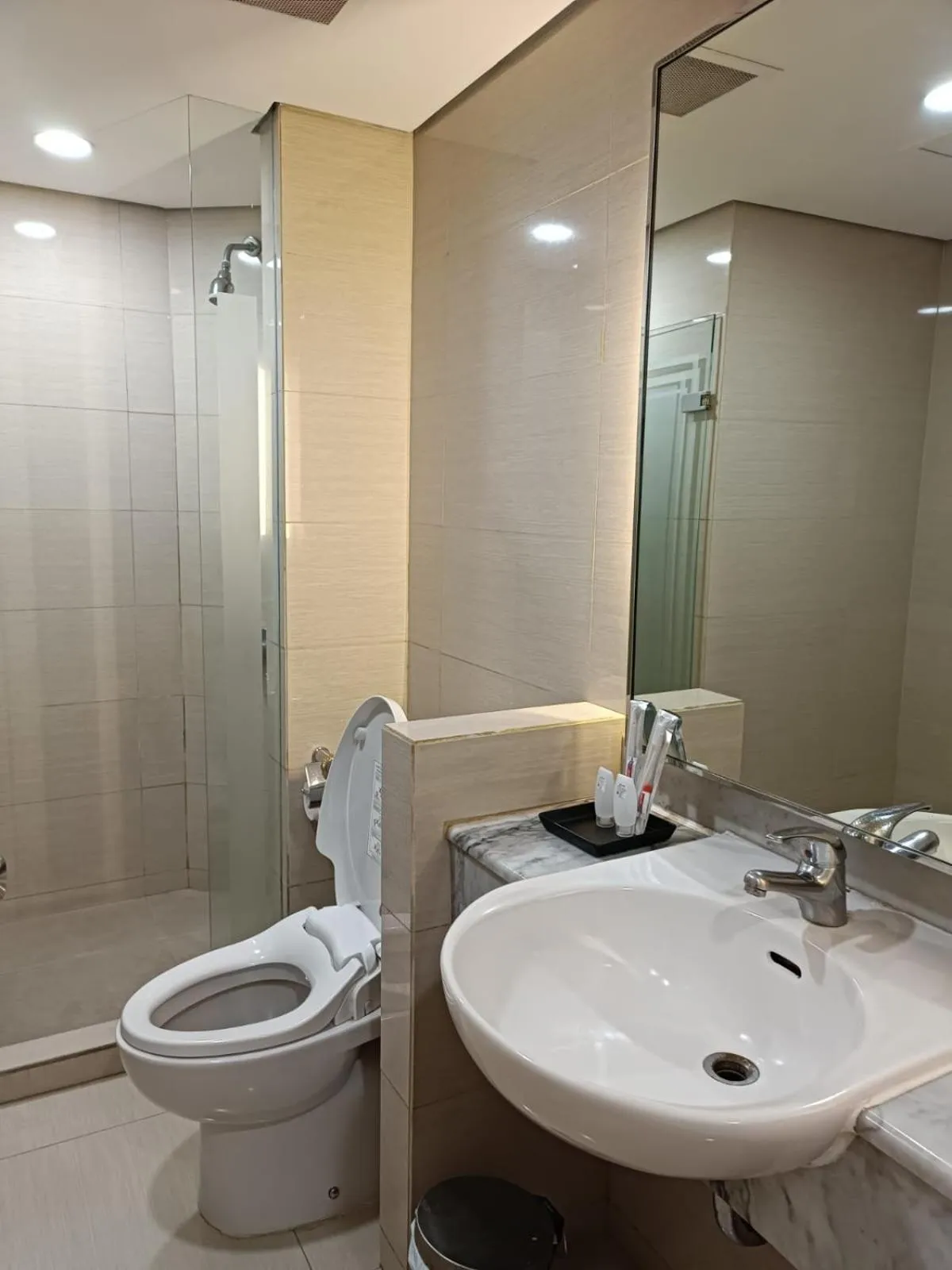 Grand Tropic Suites Hotel