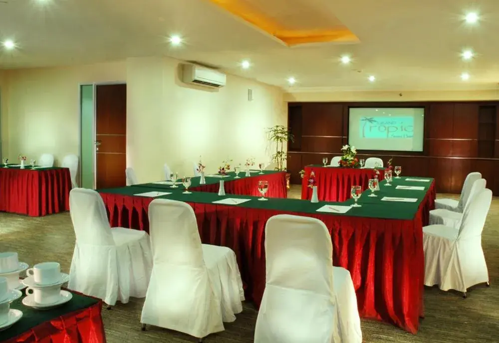 Business facilities in Grand Tropic Suites Hotel