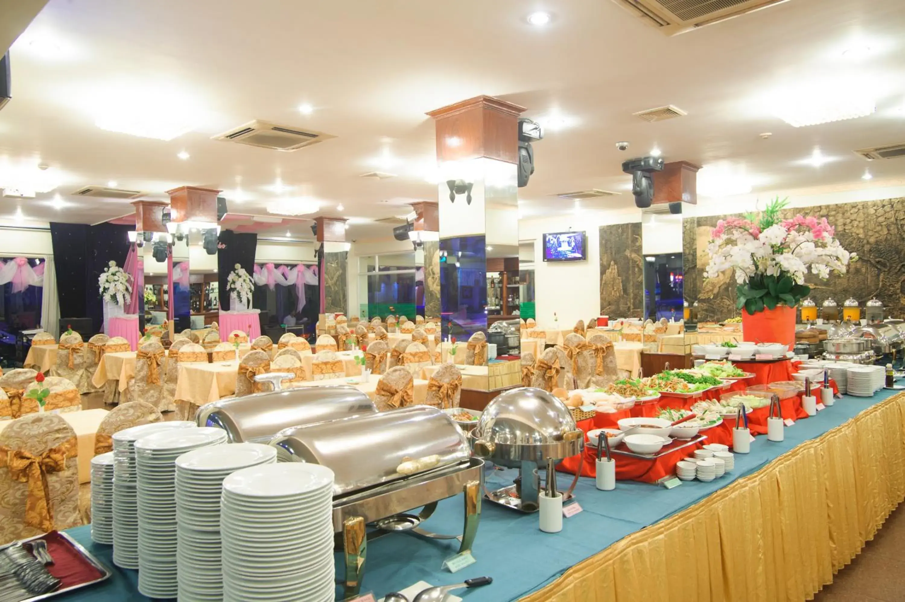 Restaurant/places to eat in Victory Sai Gon Hotel Restaurant/places to eat in Victory Sai Gon Hotel
