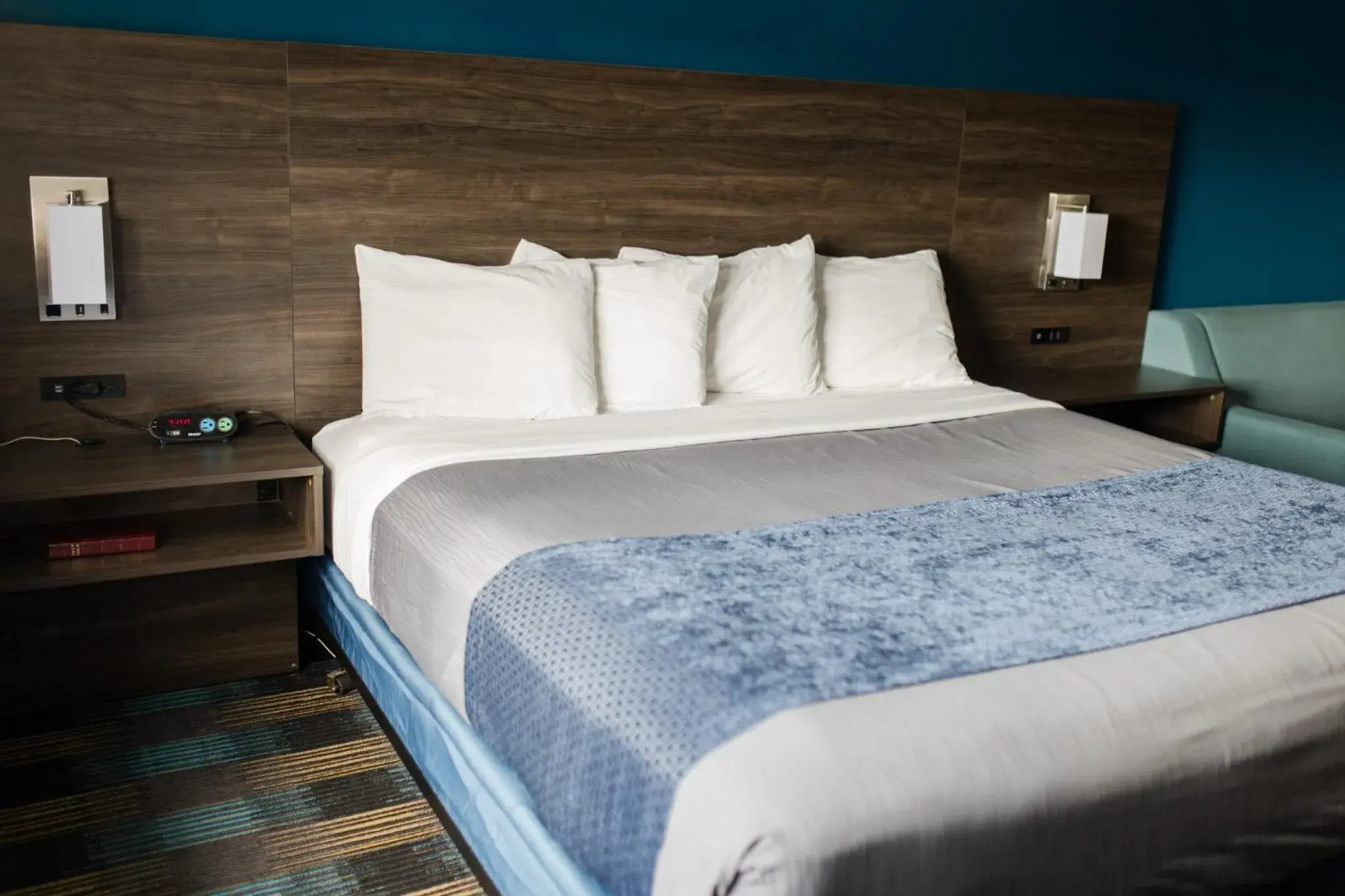 Bed in Travelodge by Wyndham Escanaba Bed in Travelodge by Wyndham Escanaba