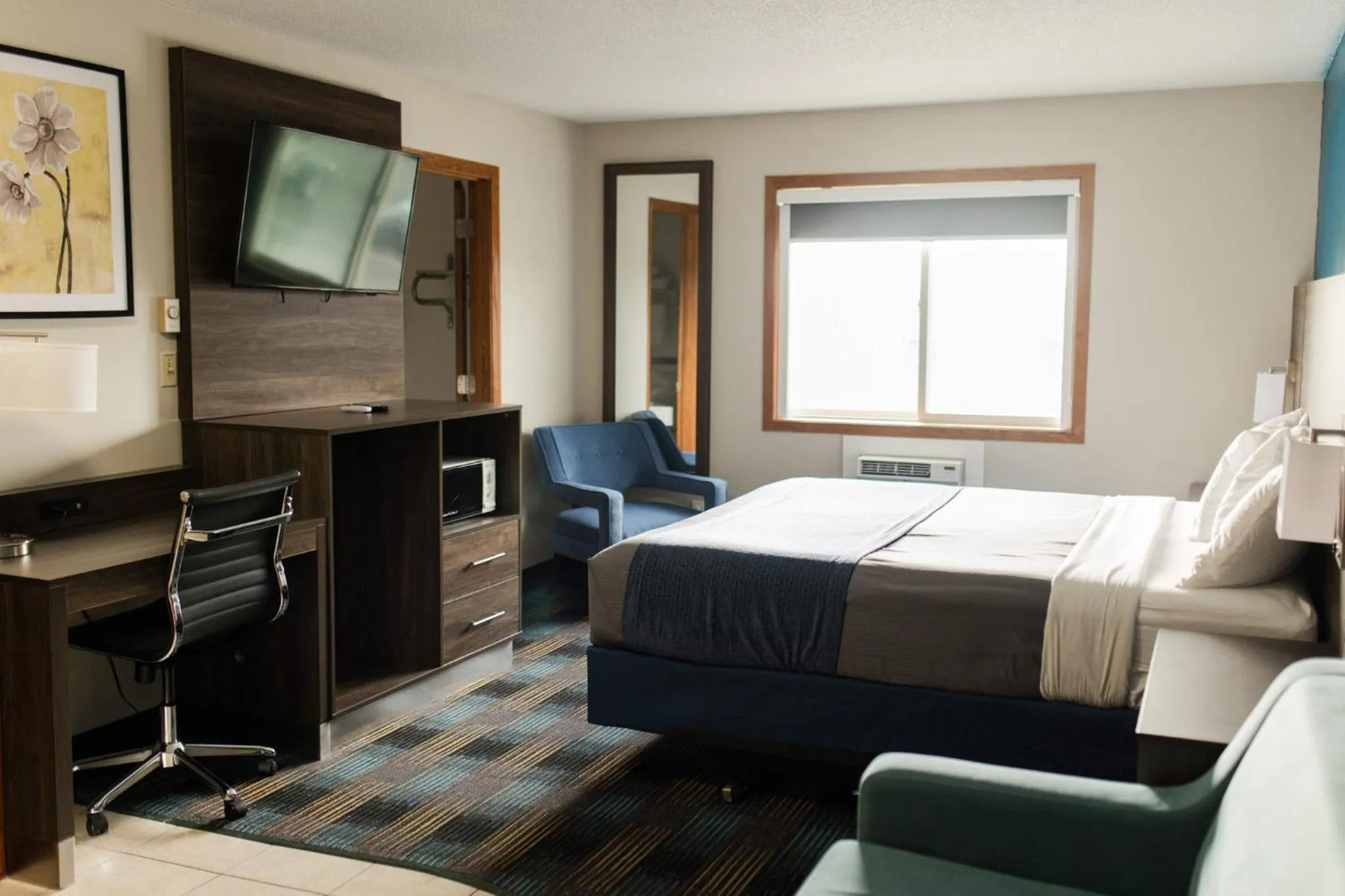 Photo of the whole room, Bed in Travelodge by Wyndham Escanaba