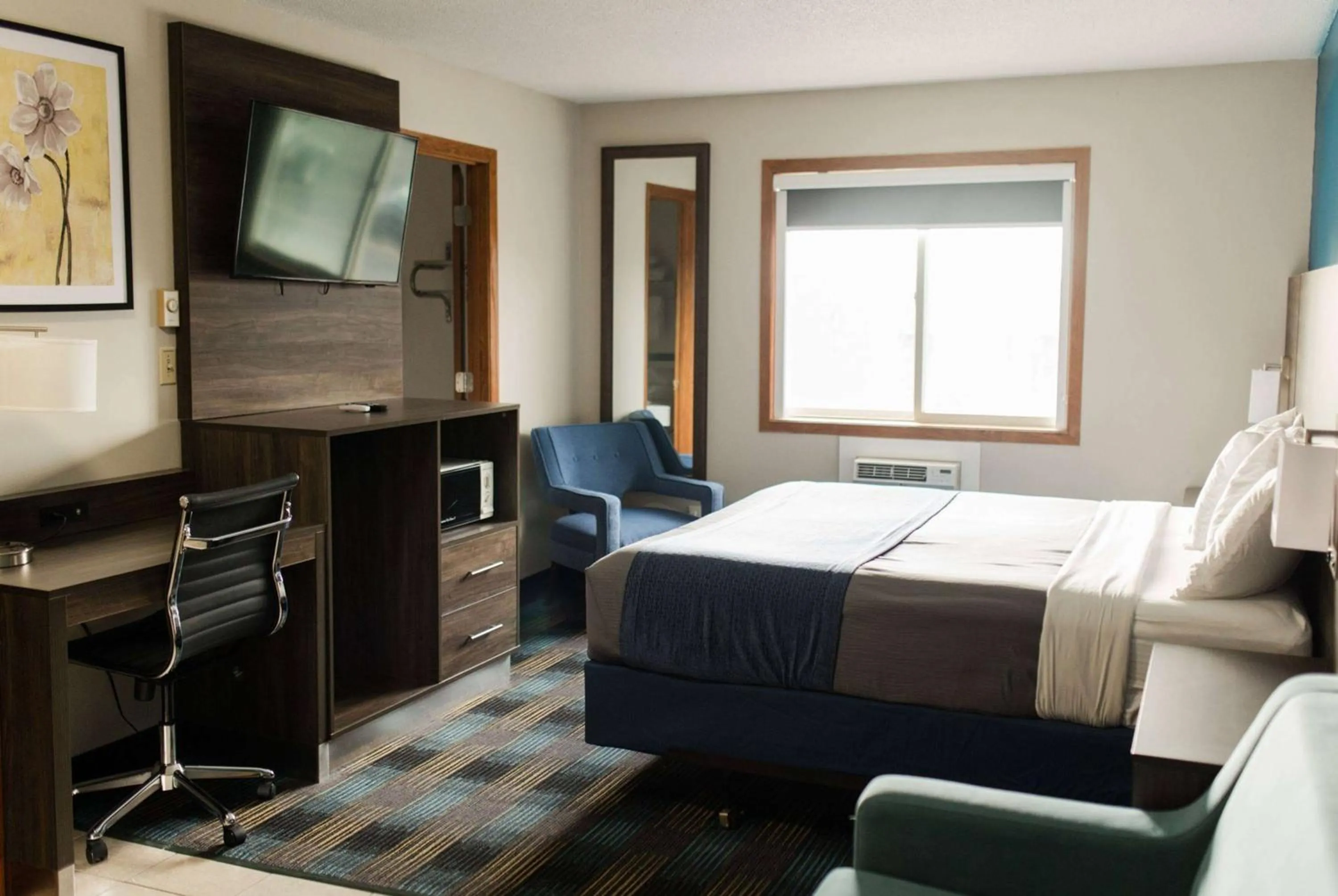 Photo of the whole room, Bed in Travelodge by Wyndham Escanaba