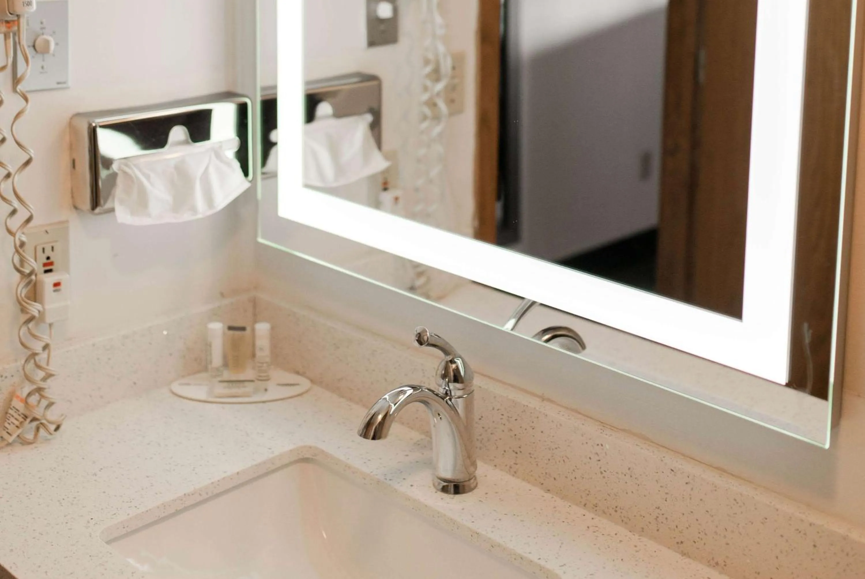 TV and multimedia in Travelodge by Wyndham Escanaba