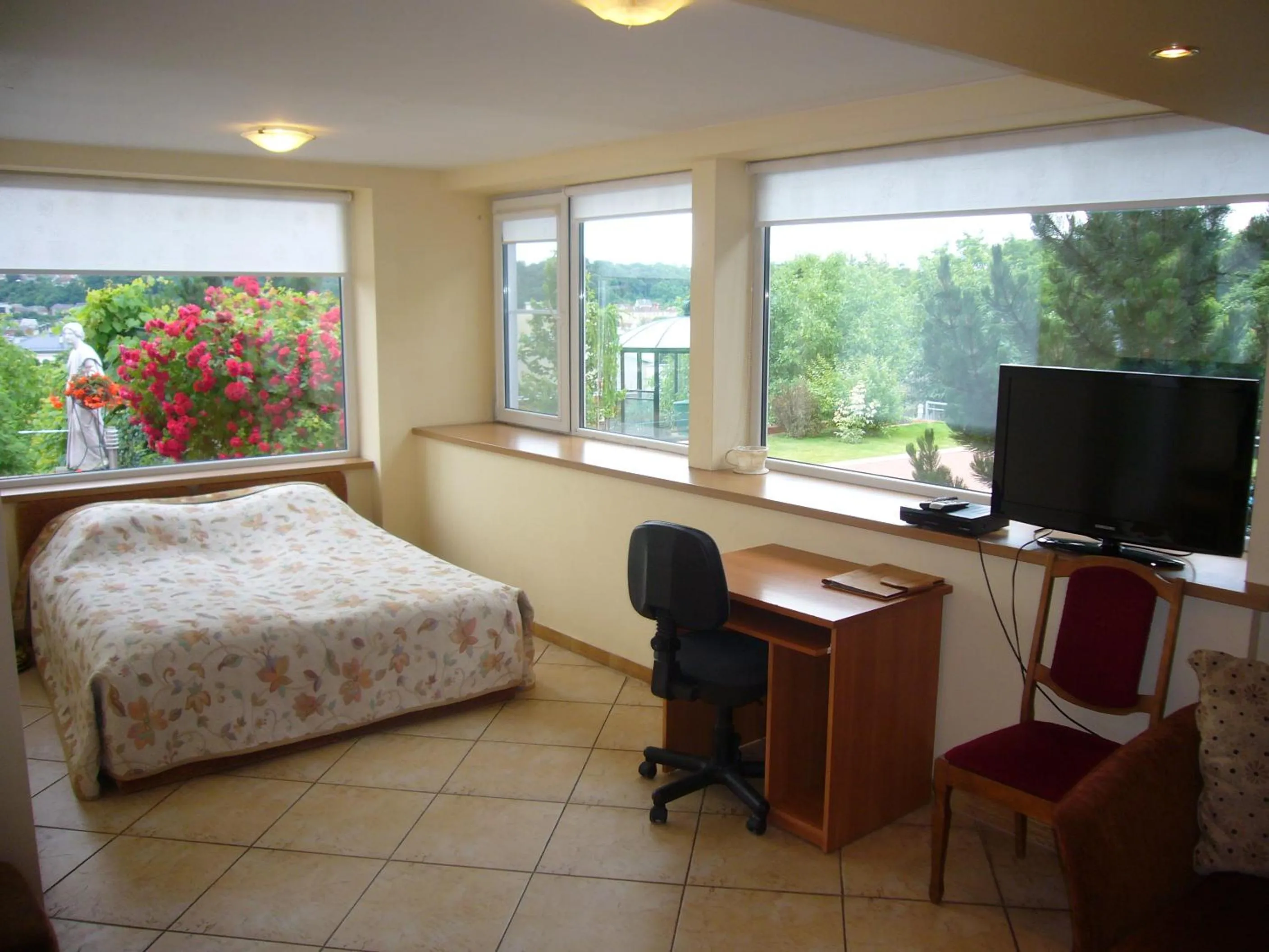 TV and multimedia, Bed in Family