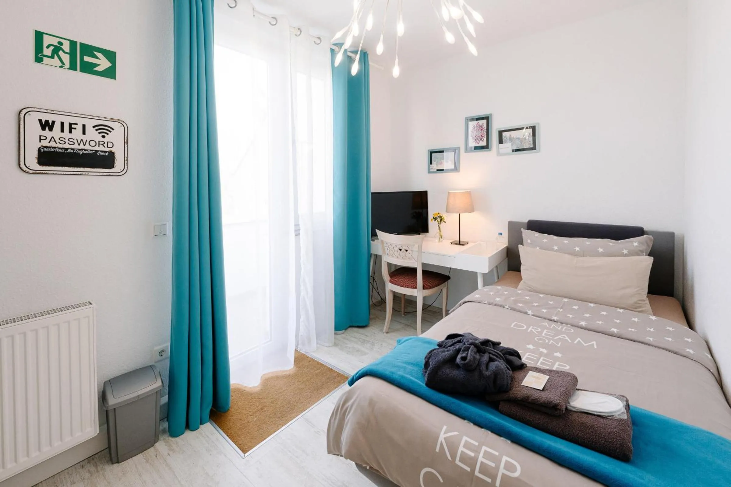 Bed in GästeHaus am Flughafen Düsseldorf