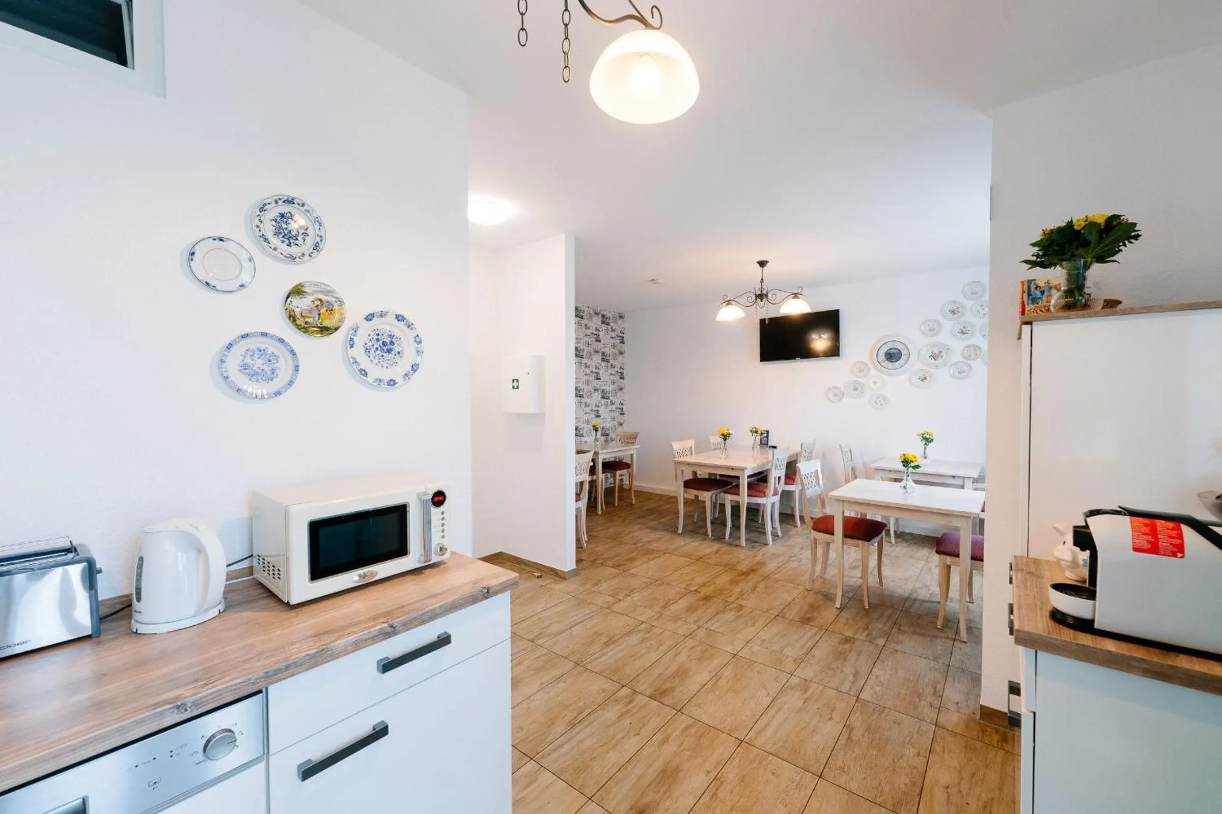 Kitchen or kitchenette in GästeHaus am Flughafen Düsseldorf