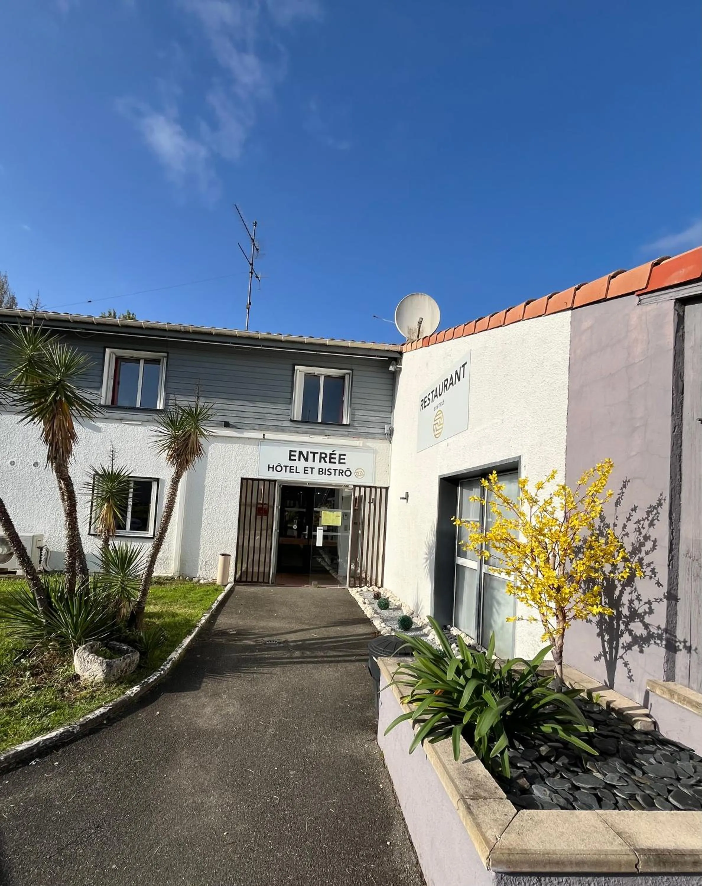 Property building in FastHôtel Mont de Marsan - Un Hôtel FH Collection