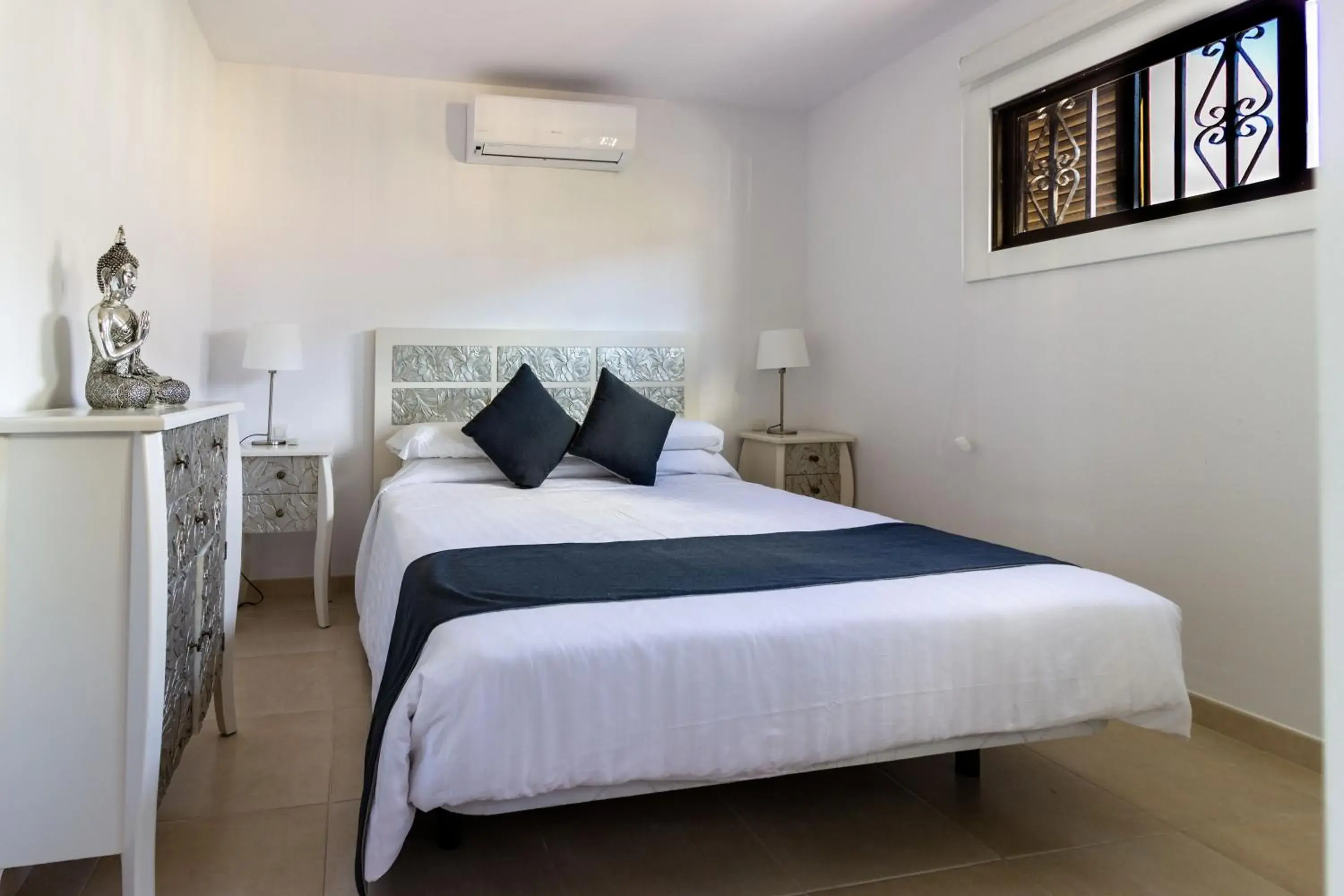 Bedroom, Bed in Paloma Beach Apartments Bedroom, Bed in Paloma Beach Apartments