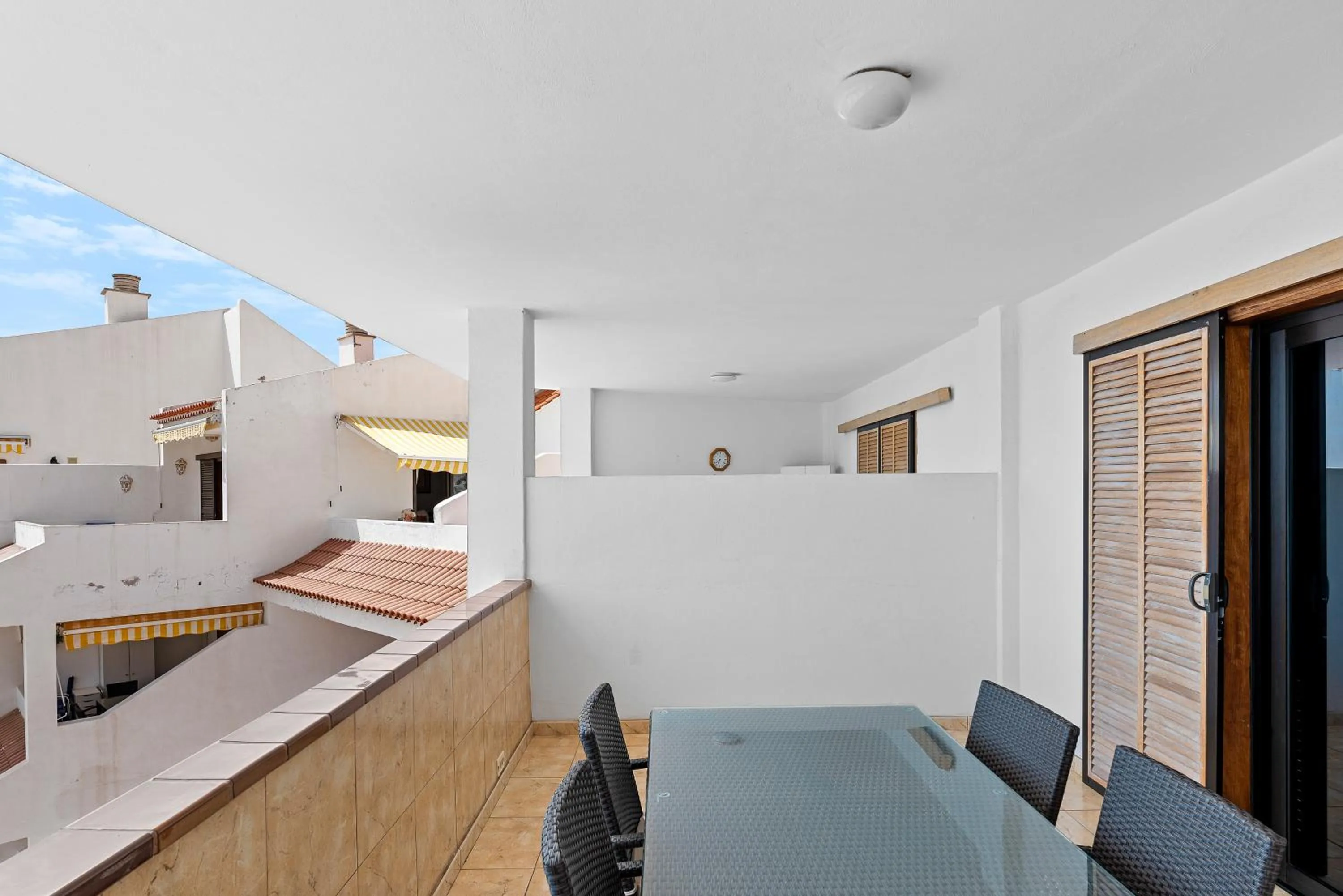 Seating area in Paloma Beach Apartments