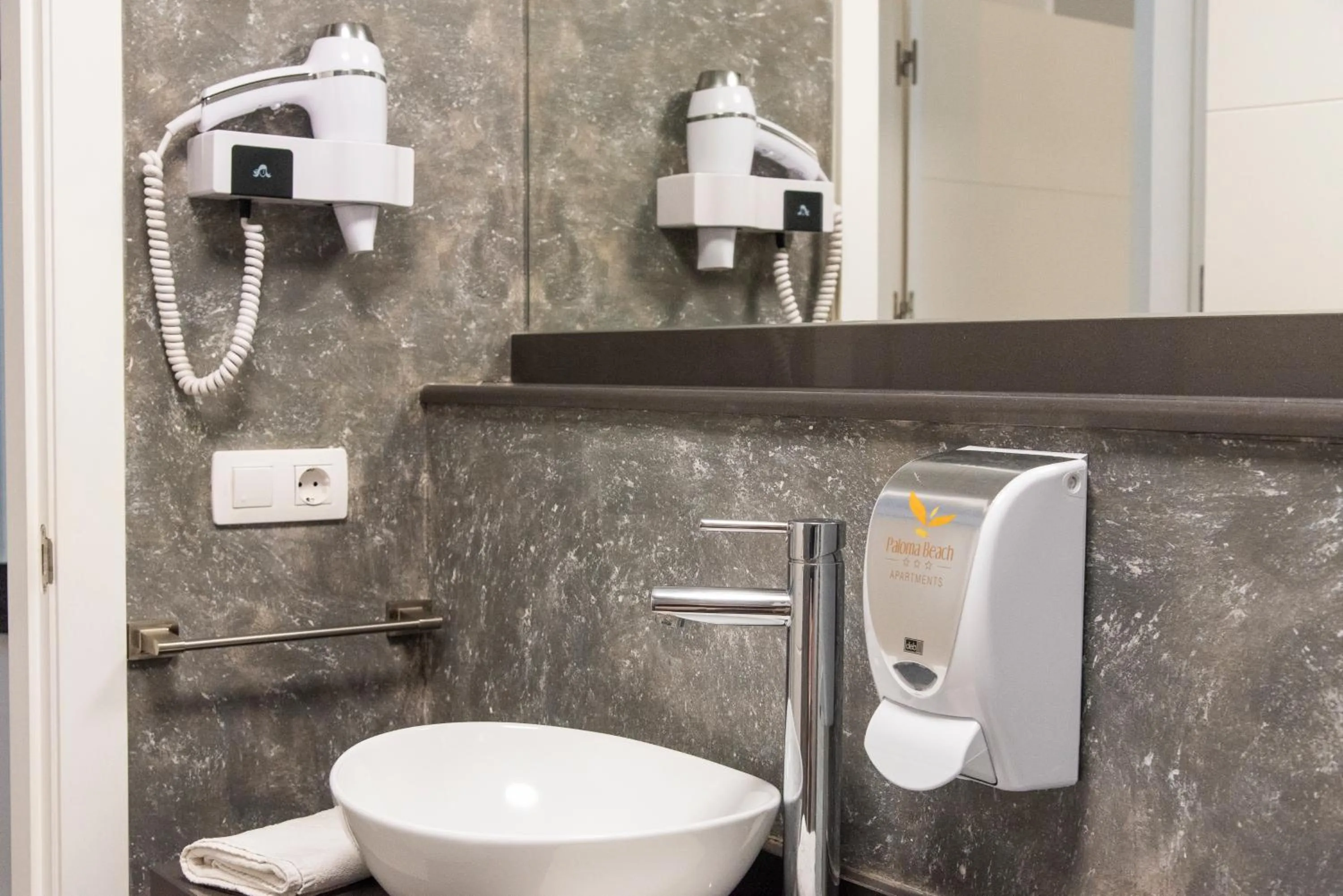 Shower in Paloma Beach Apartments