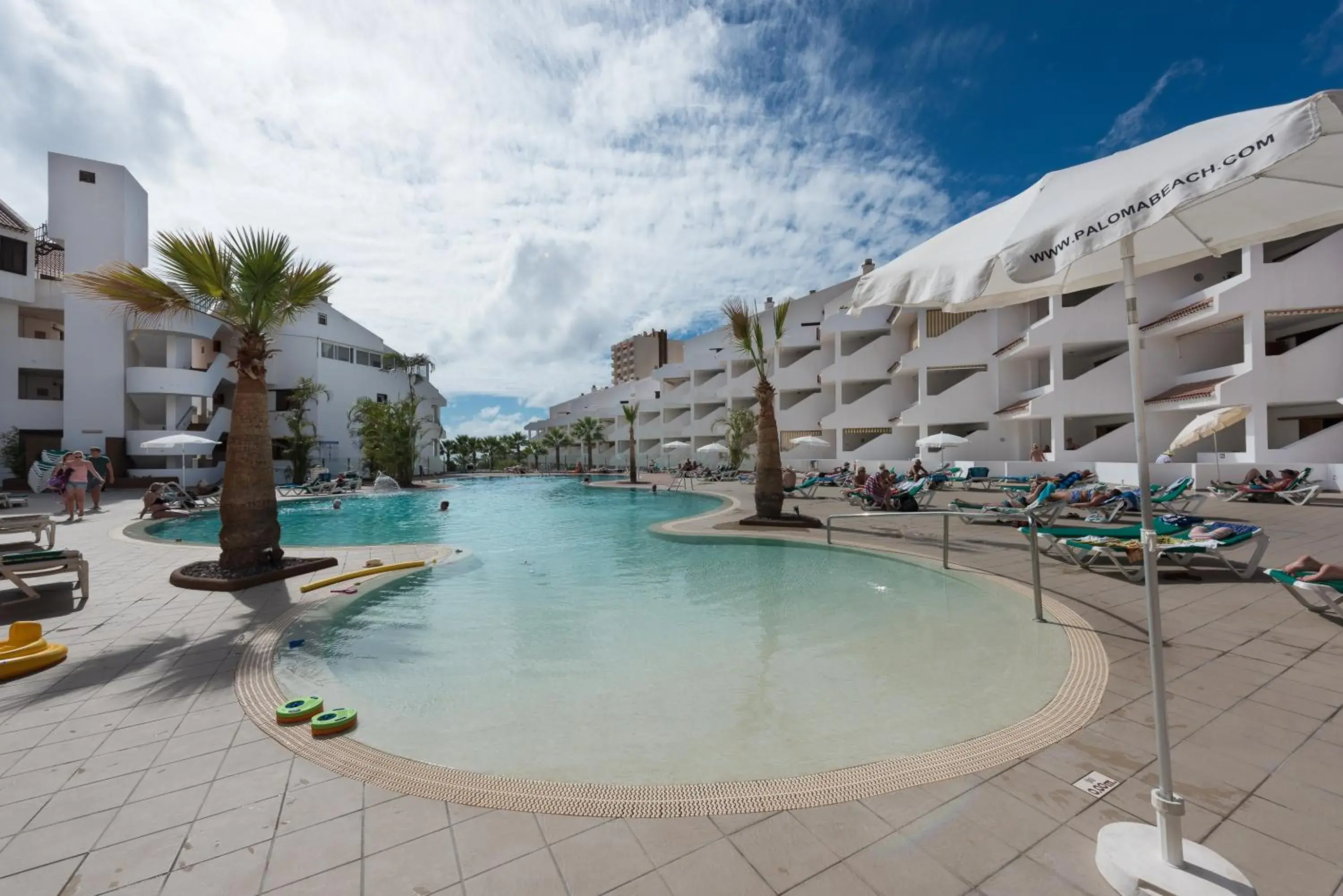 Swimming pool in Paloma Beach Apartments Swimming pool in Paloma Beach Apartments