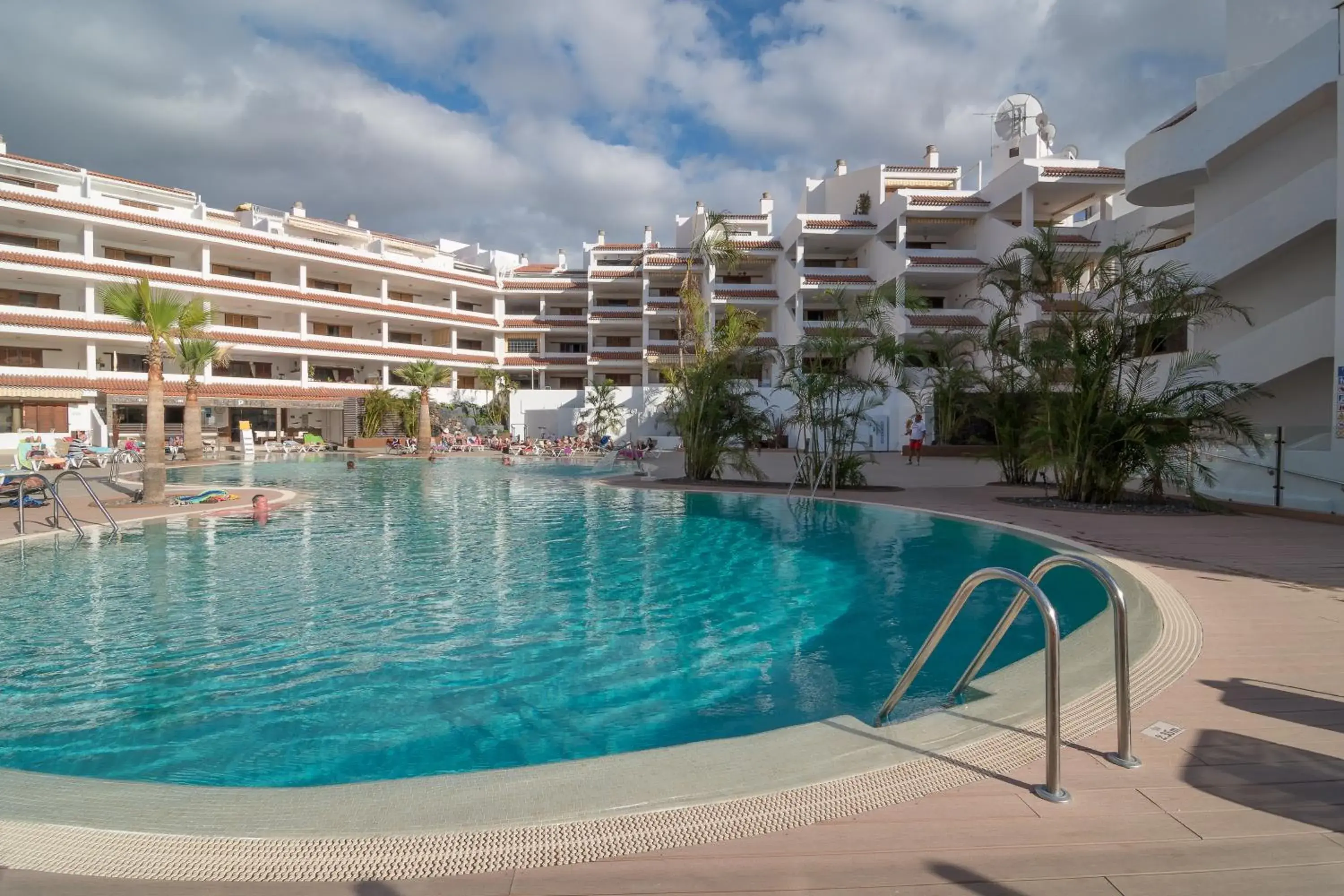 Swimming pool in Paloma Beach Apartments Swimming pool in Paloma Beach Apartments