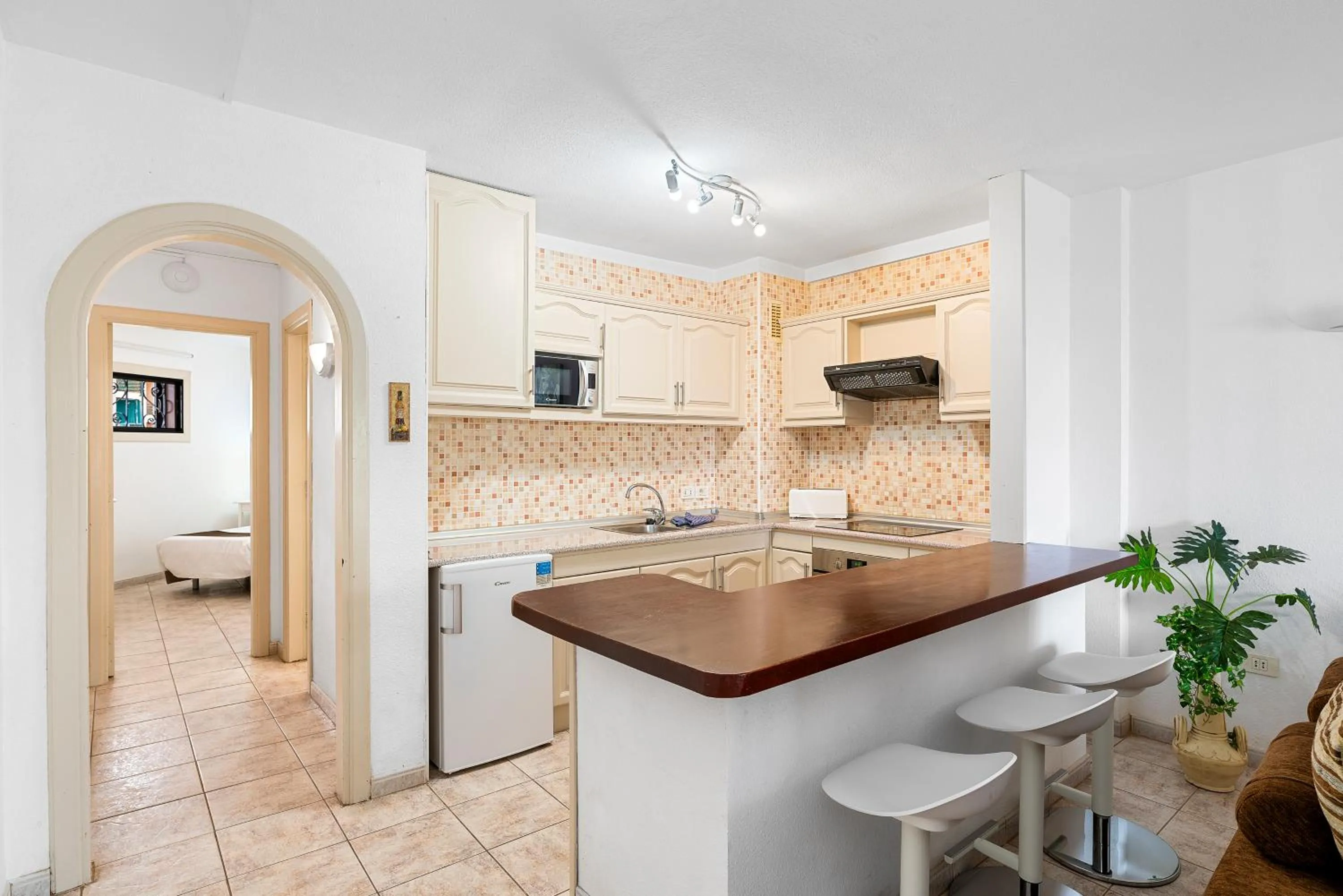 Kitchen or kitchenette in Paloma Beach Apartments