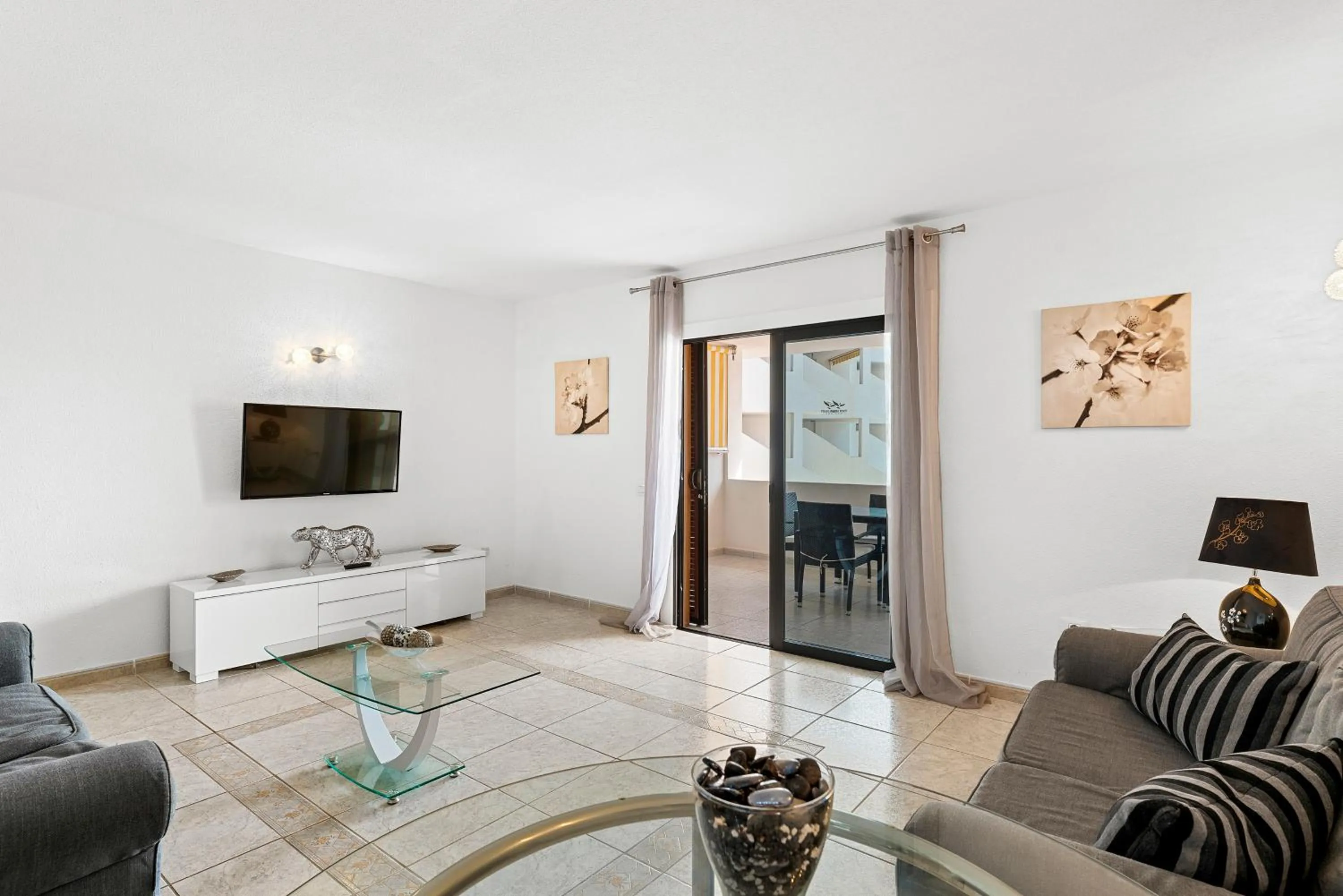 Living room in Paloma Beach Apartments