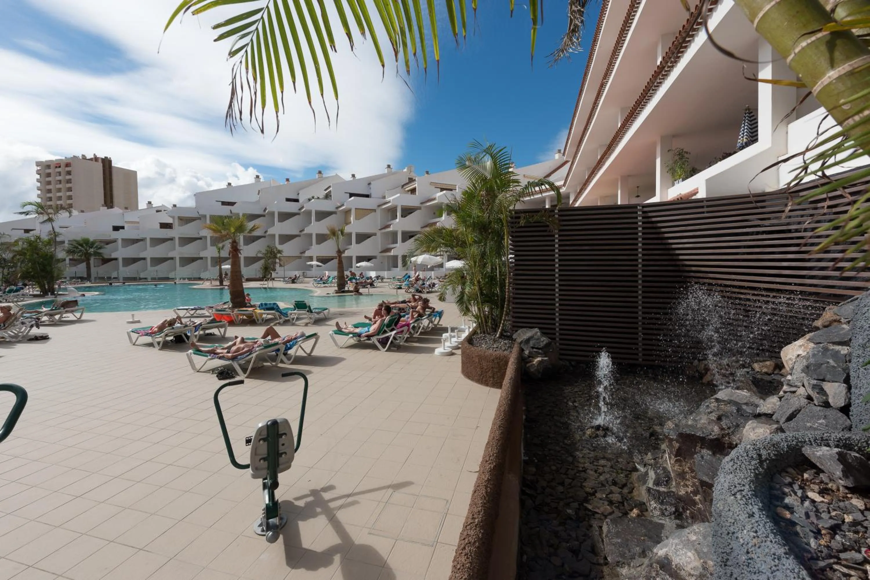 Swimming pool in Paloma Beach Apartments