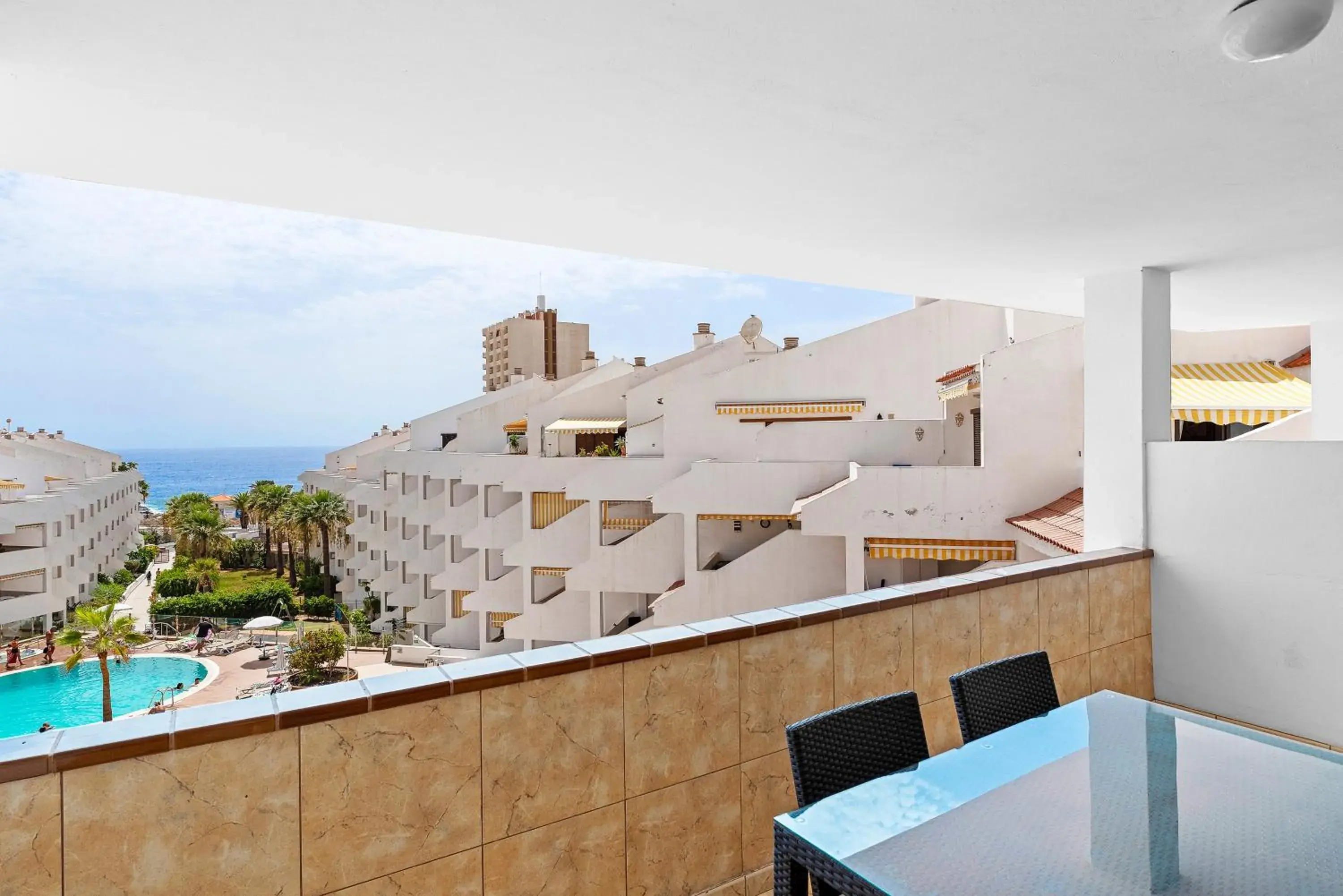 Property building in Paloma Beach Apartments Property building in Paloma Beach Apartments