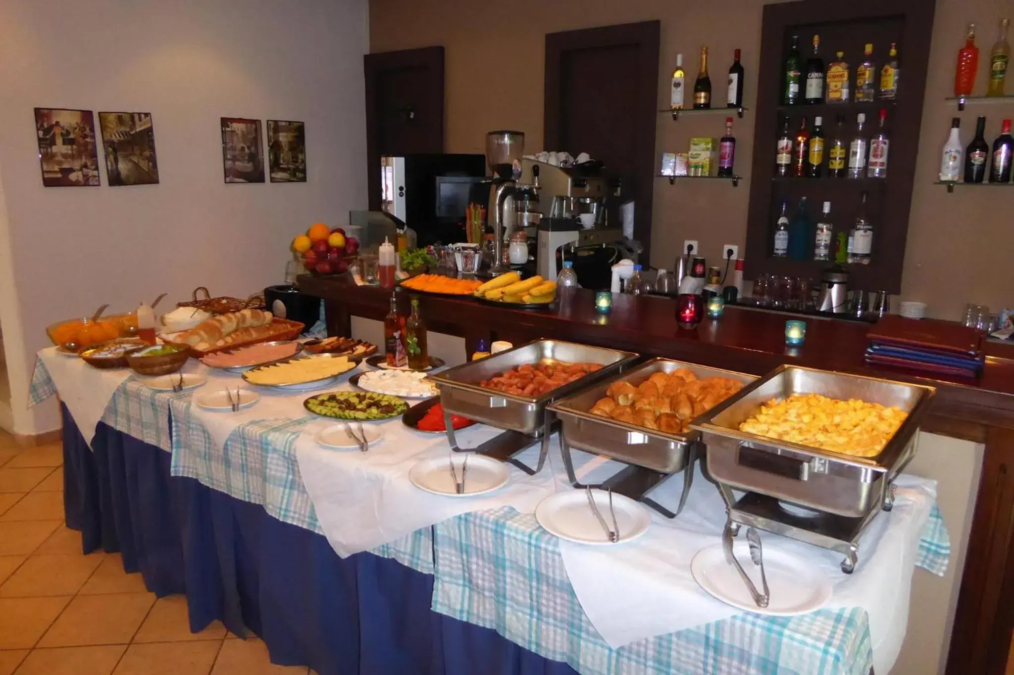 Buffet breakfast in Govino Bay Buffet breakfast in Govino Bay