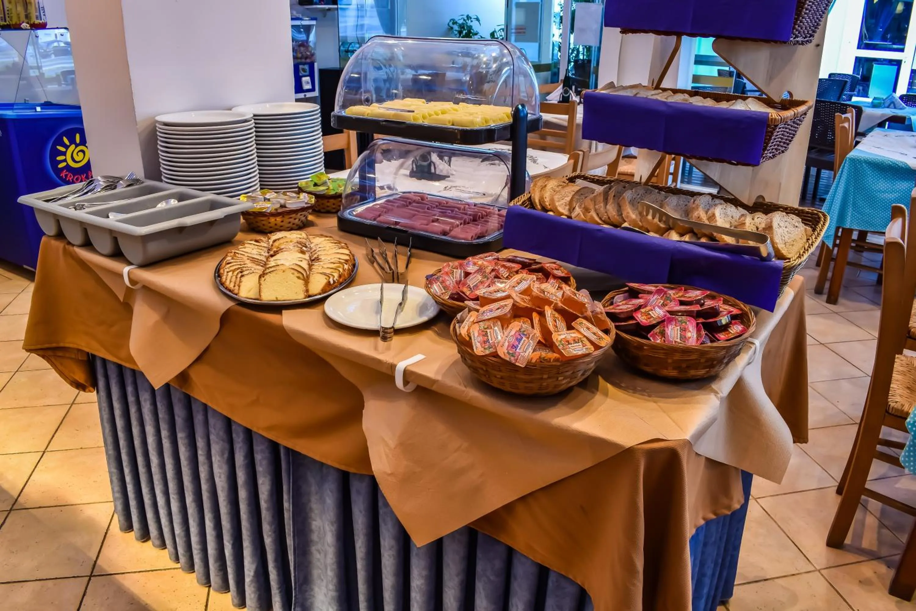 Buffet breakfast in Govino Bay