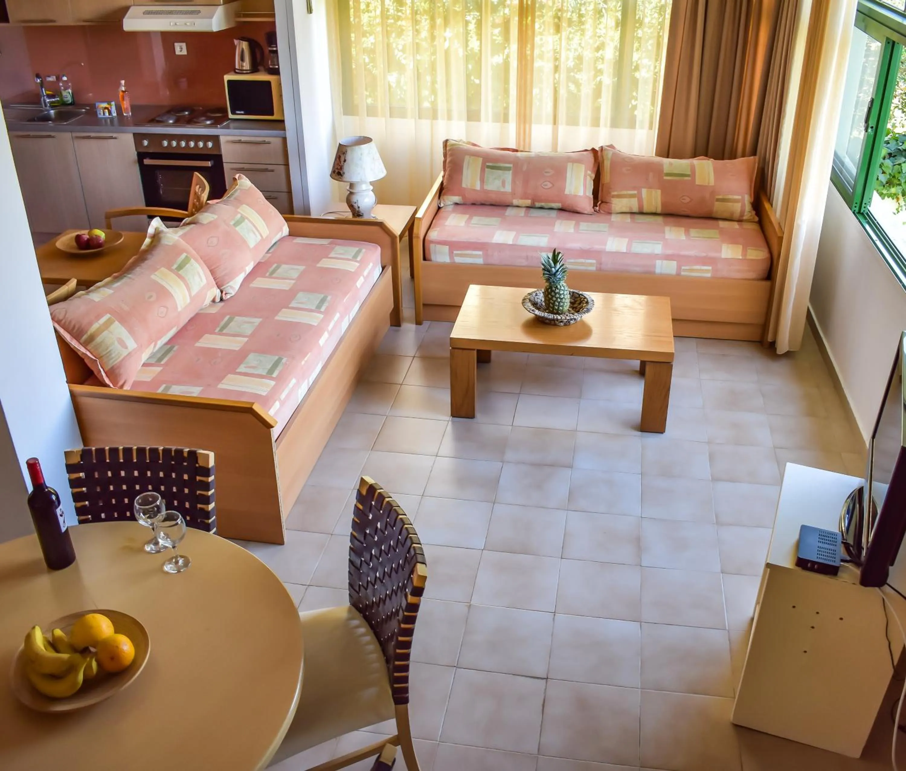 Living room, Bed in Govino Bay