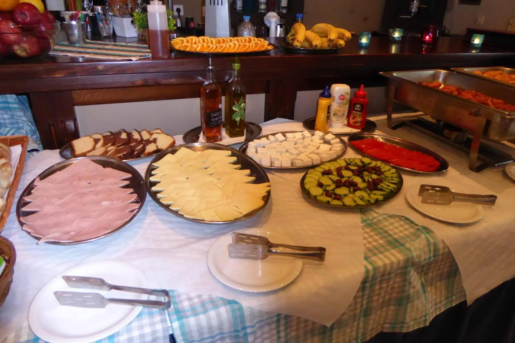 Buffet breakfast in Govino Bay