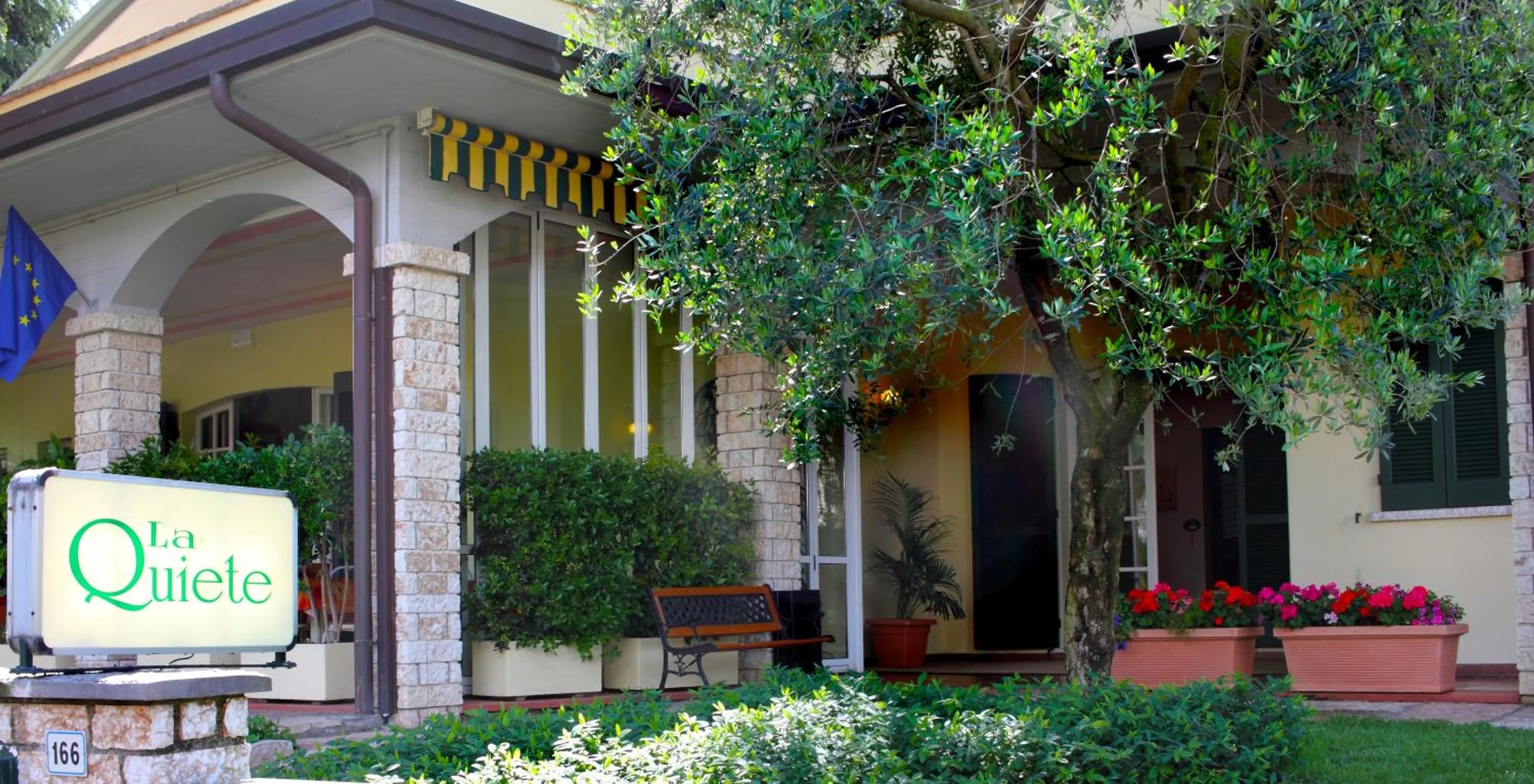 Facade/entrance in Albergo La Quiete