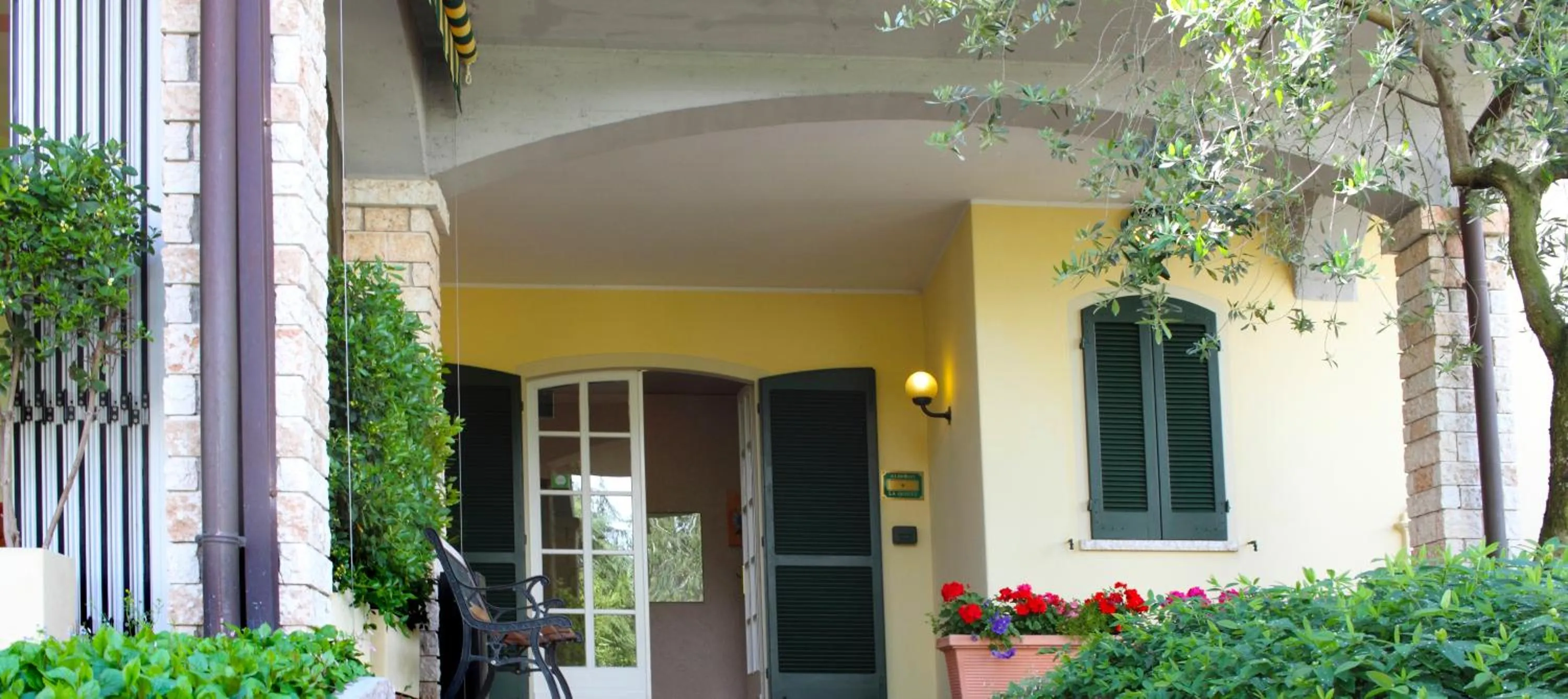 Facade/entrance in Albergo La Quiete