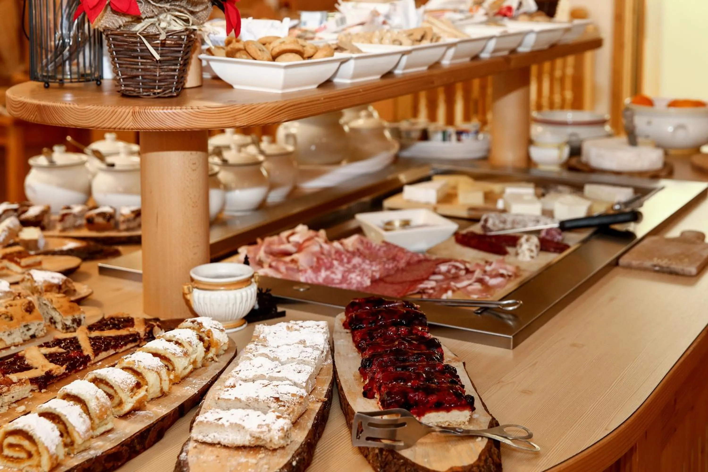 Food and drinks in Al Posta Hotel 1899