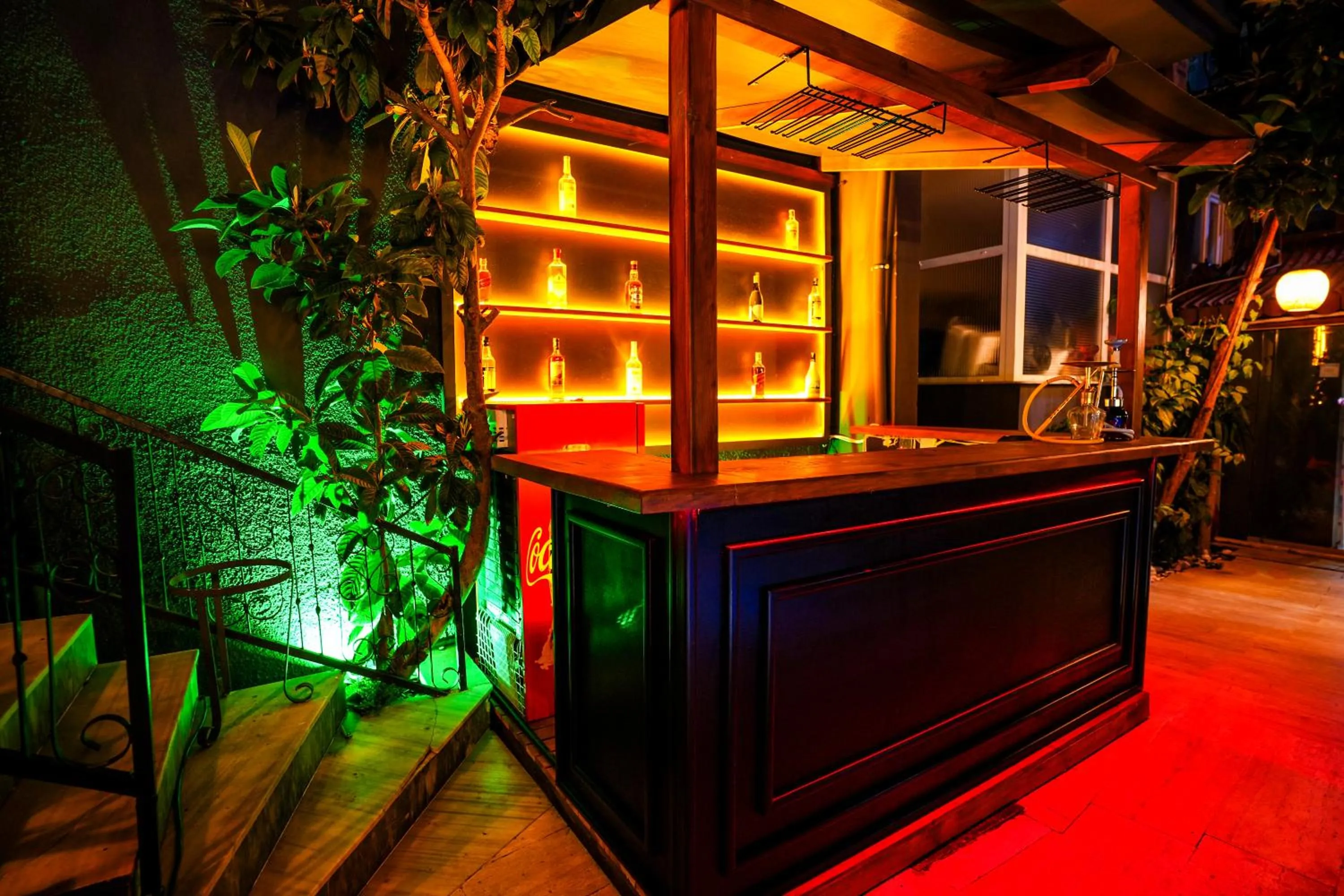 Four Seasons Apart Hotel