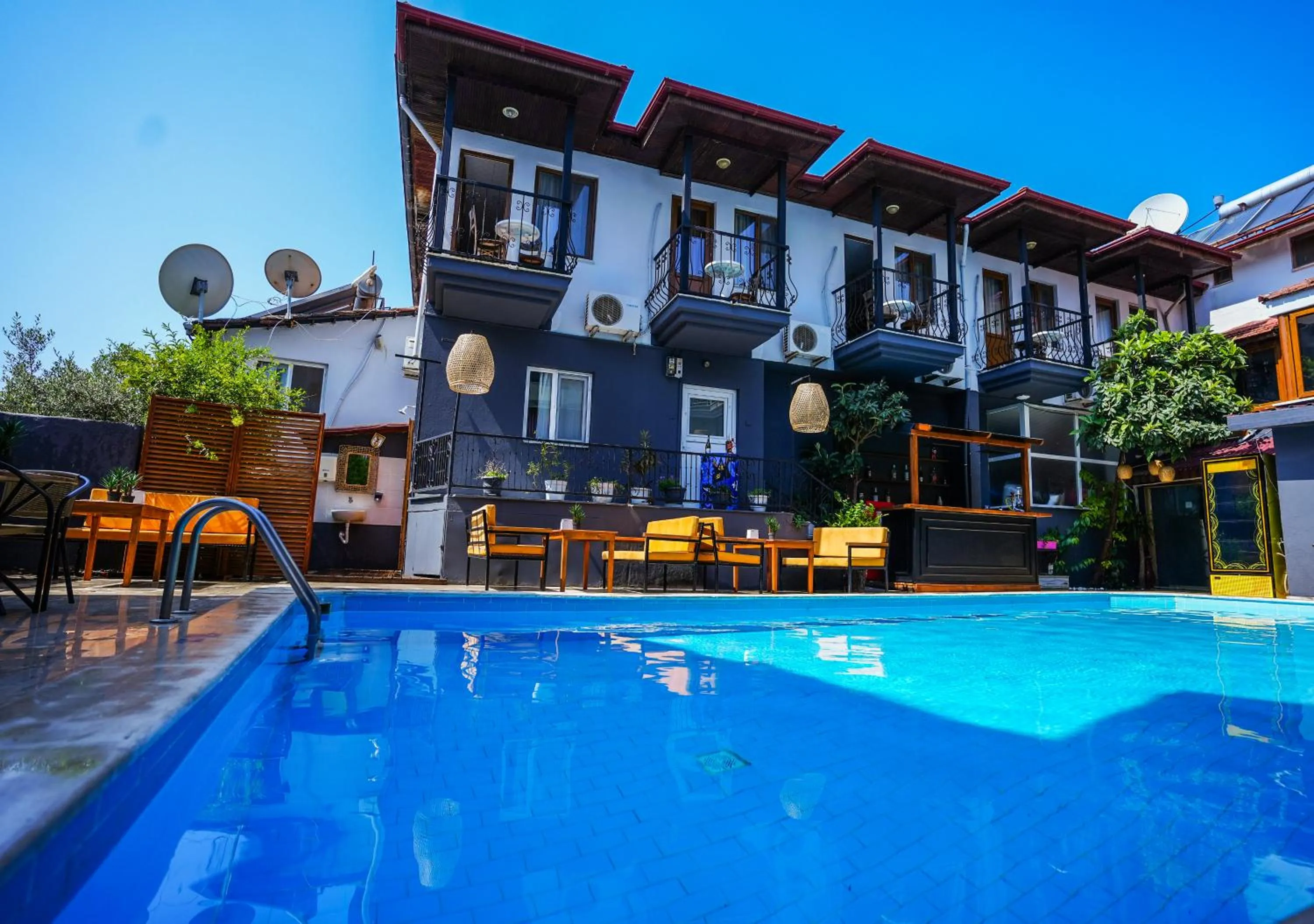 Four Seasons Apart Hotel